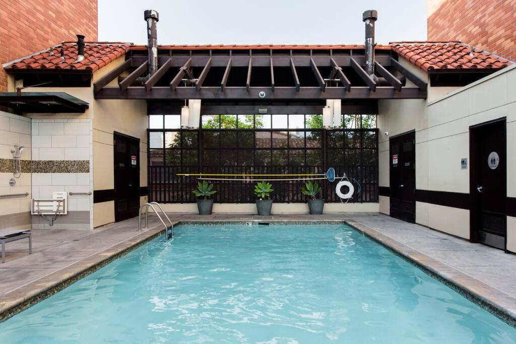 Apartment Super Quiet In Full Service Bldg Near Ucla Los Angeles