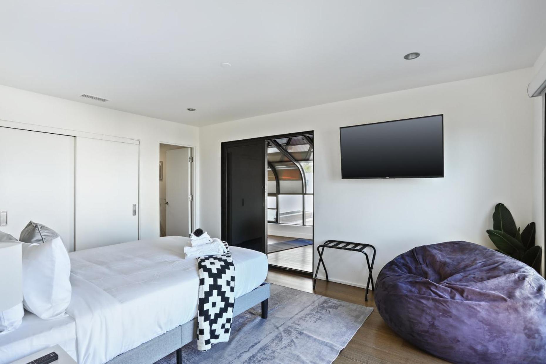 New Listing Stunning Jetliner View Private Los Angeles