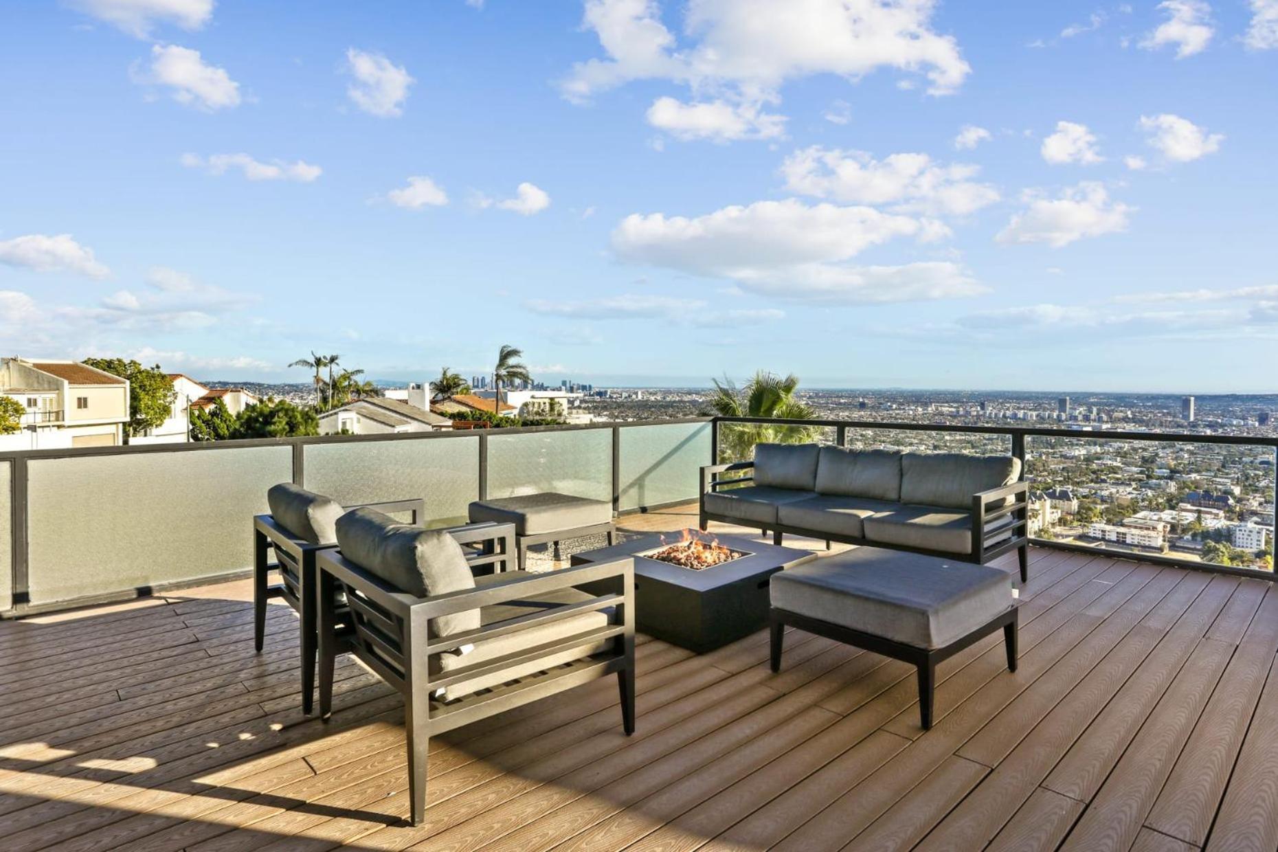 New Listing Stunning Jetliner View Private