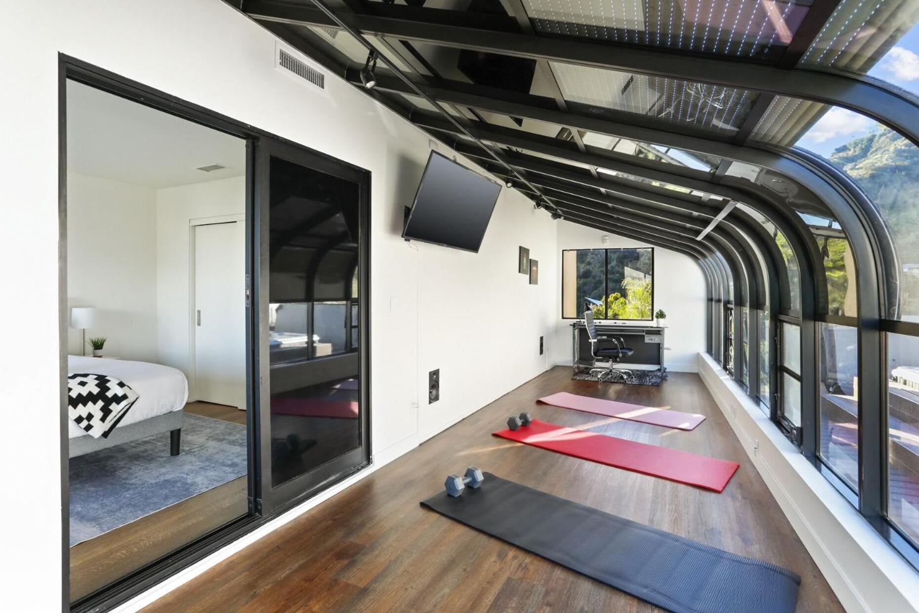 New Listing Stunning Jetliner View Private