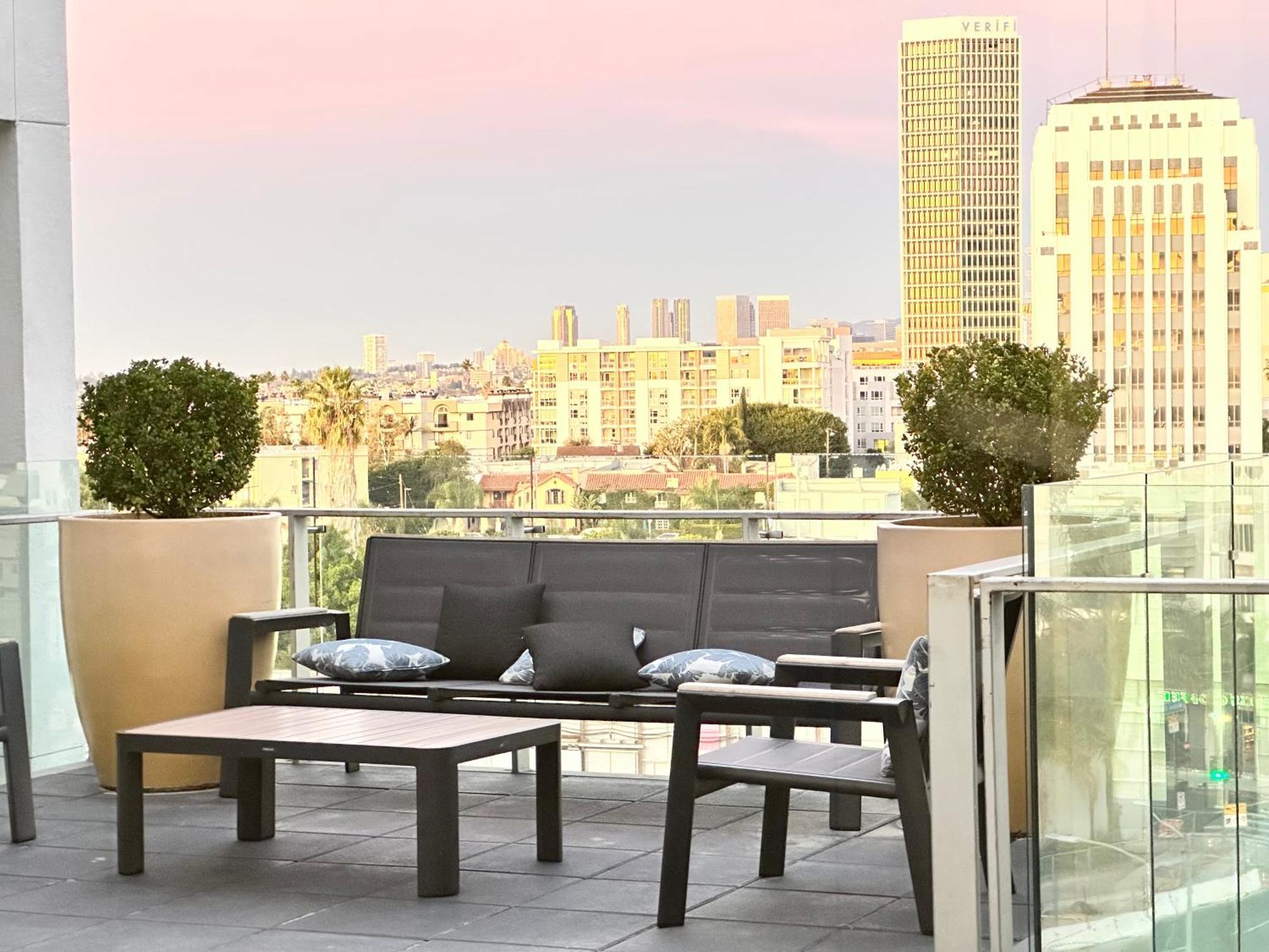 Creative 2 Levels Penthouse Apartment Los Angeles