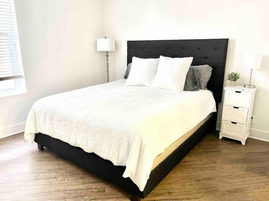 Spacious 2 Bedroom Venice Apartment Los Angeles
