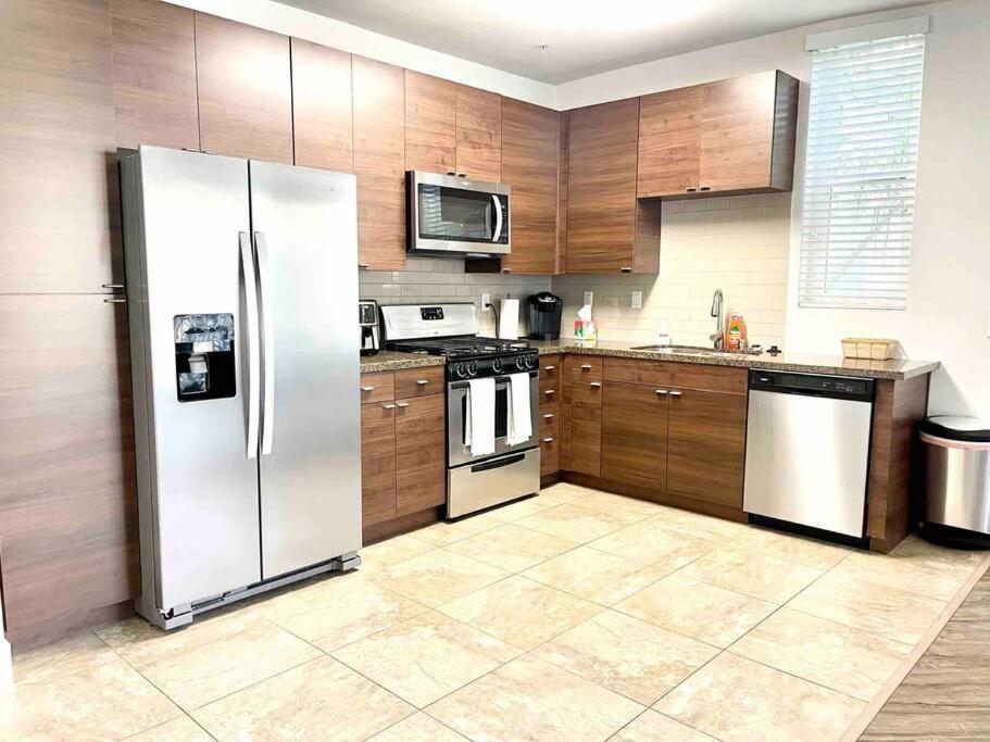 Spacious 2 Bedroom Venice Los Angeles