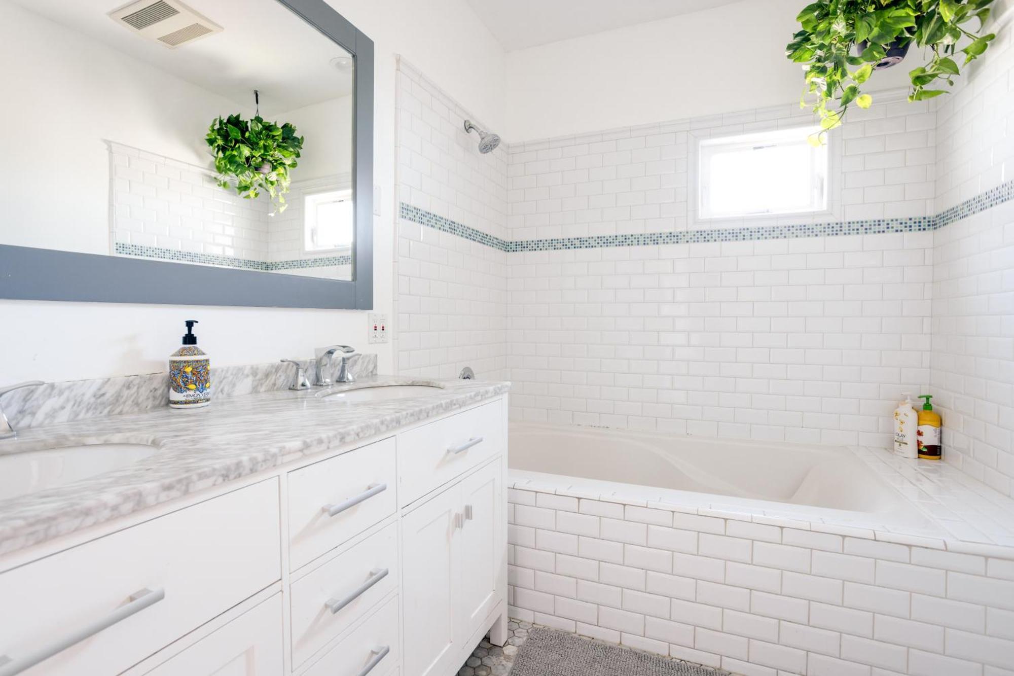 Fabulous For Families & Business 5/3 + 1/1 Holiday home Los Angeles