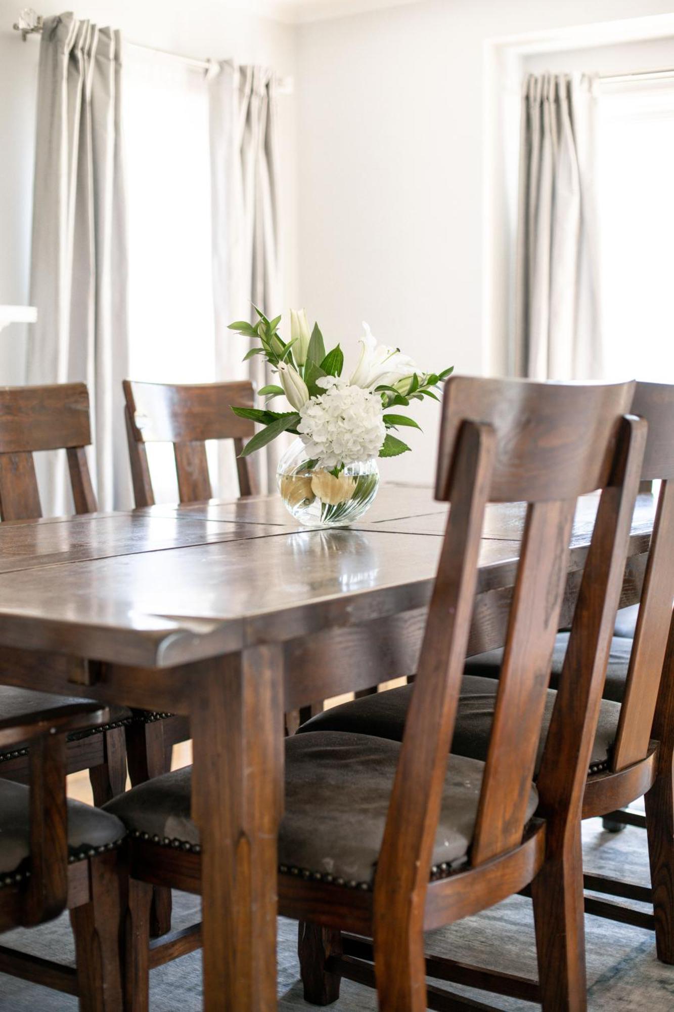 Fabulous For Families & Business 5/3 + 1/1 Holiday home
