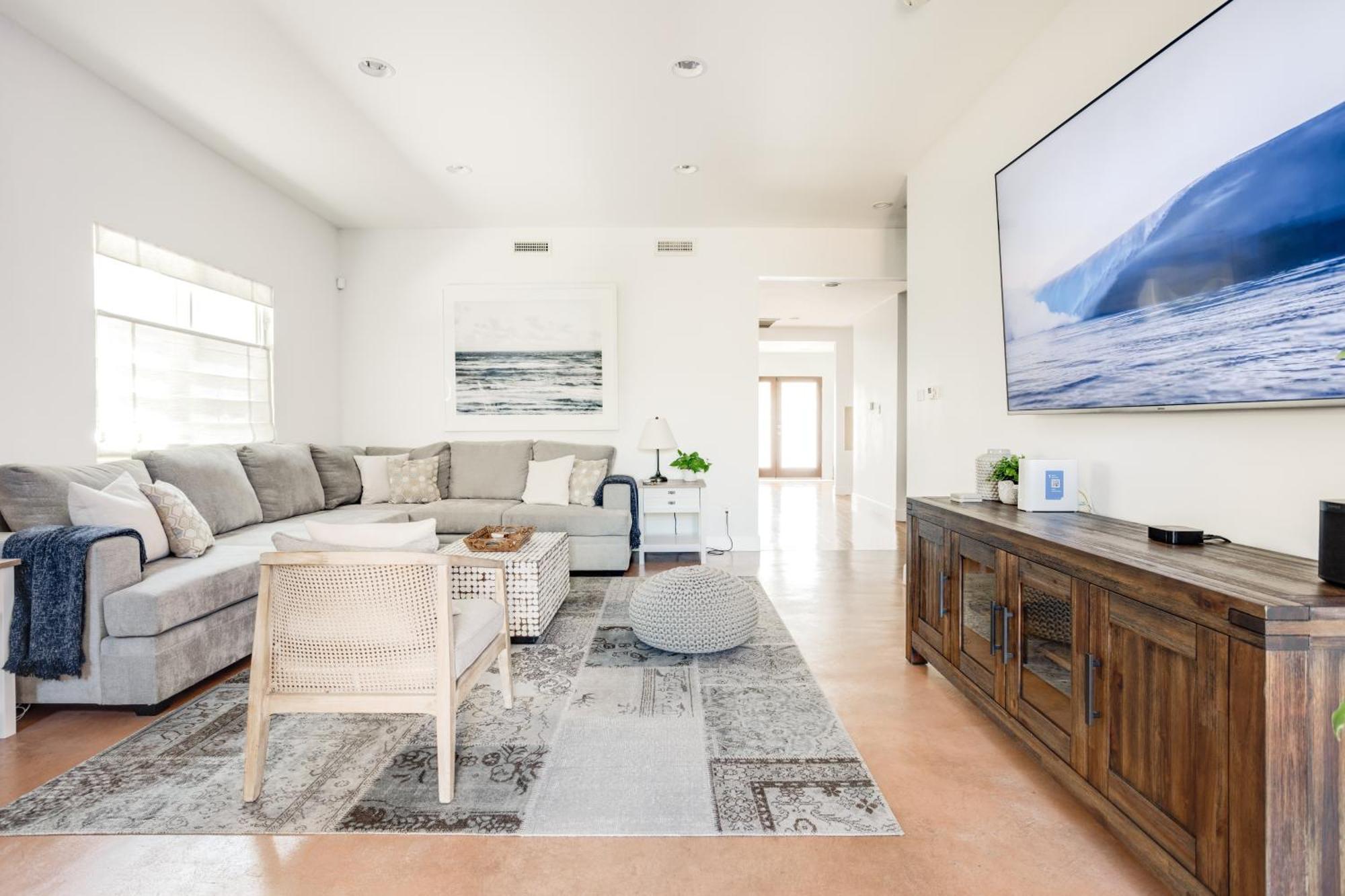 Fabulous For Families & Business 5/3 + 1/1 Holiday home