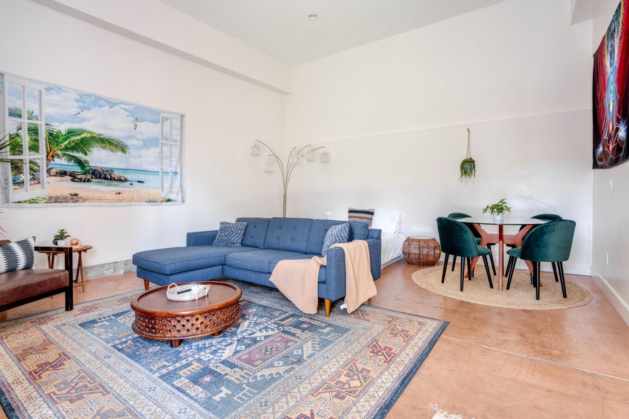Fabulous For Families & Business 5/3 + 1/1 Holiday home