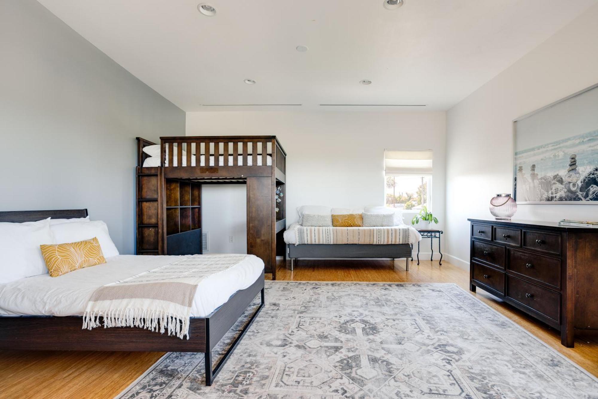 Fabulous For Families & Business 5/3 + 1/1 Los Angeles