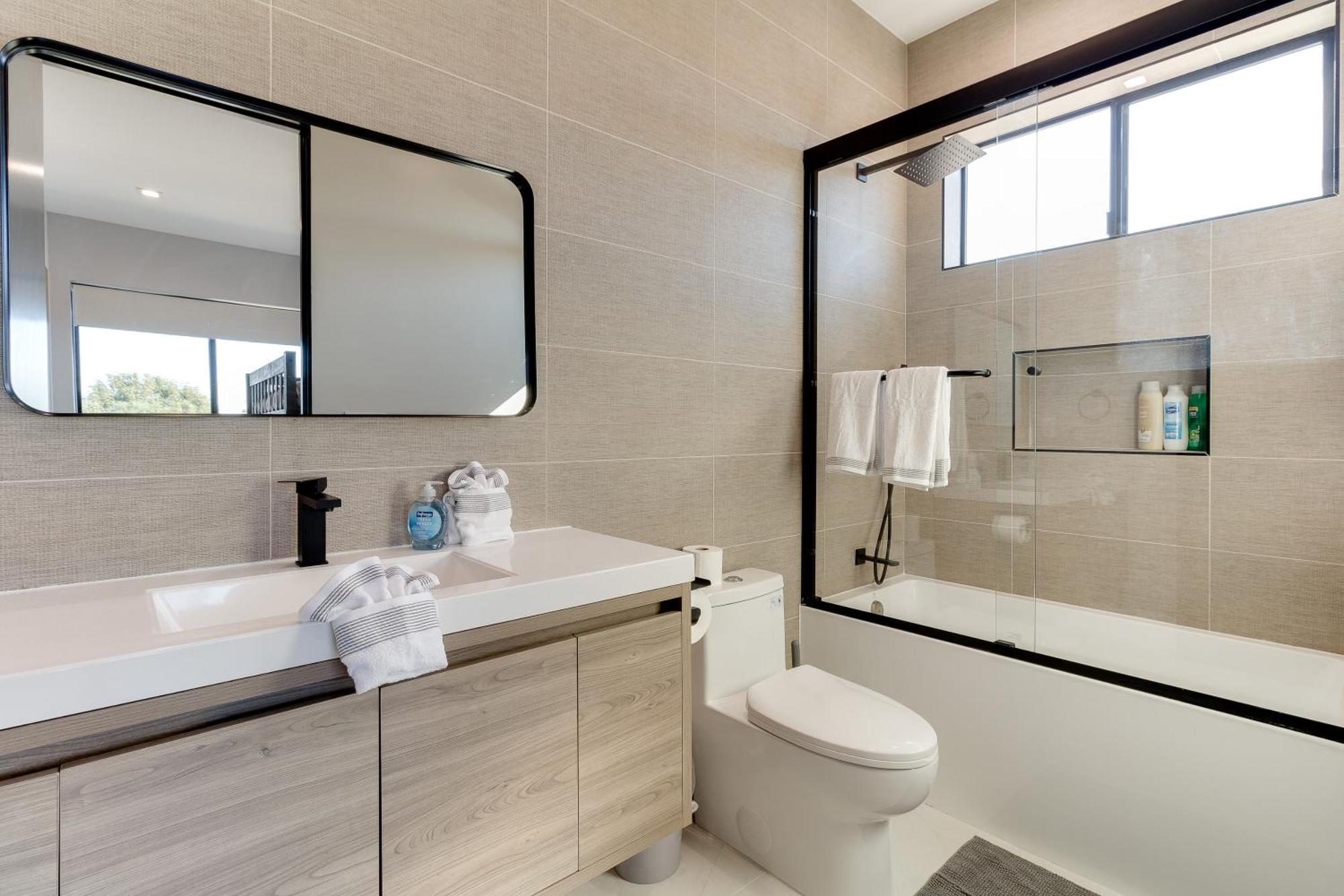 Holiday home Brand New Modern 4 Bedroom House Pickfair Village Los Angeles