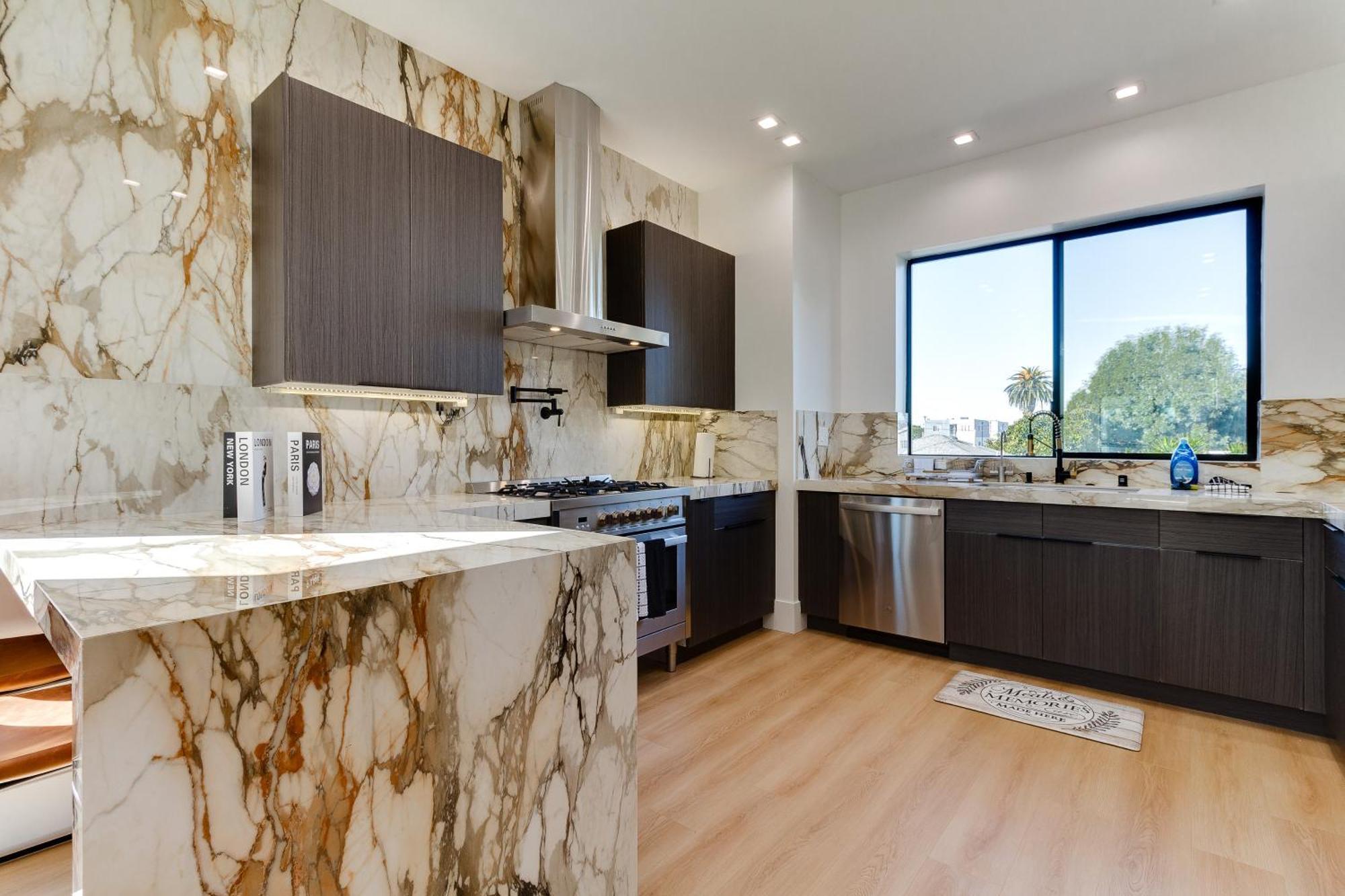 Brand New Modern 4 Bedroom House Pickfair Village Los Angeles