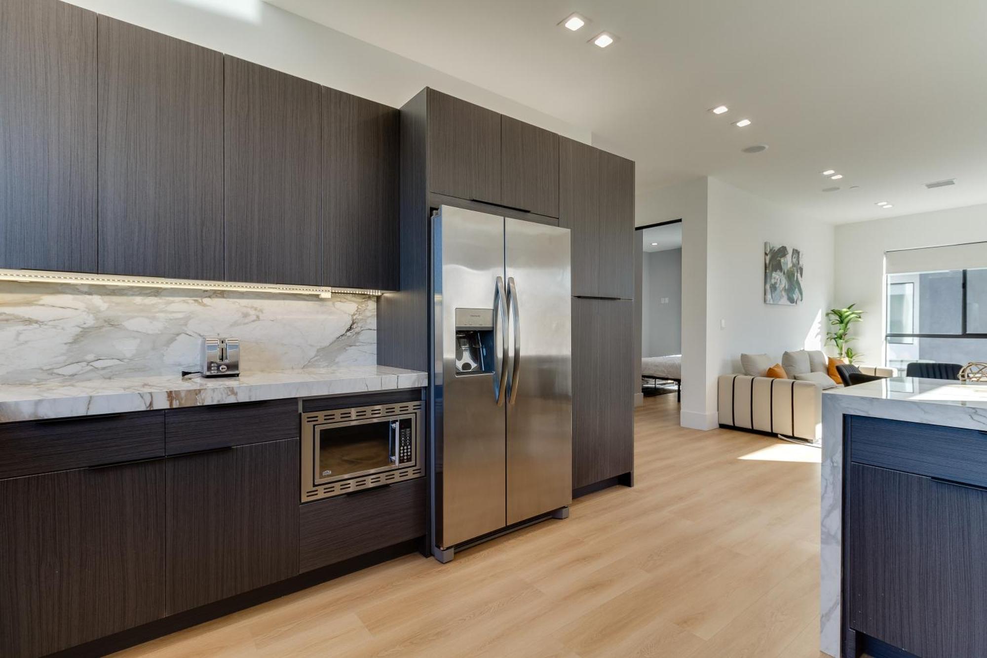 Brand New Modern 4 Bedroom House Pickfair Village * Los Angeles