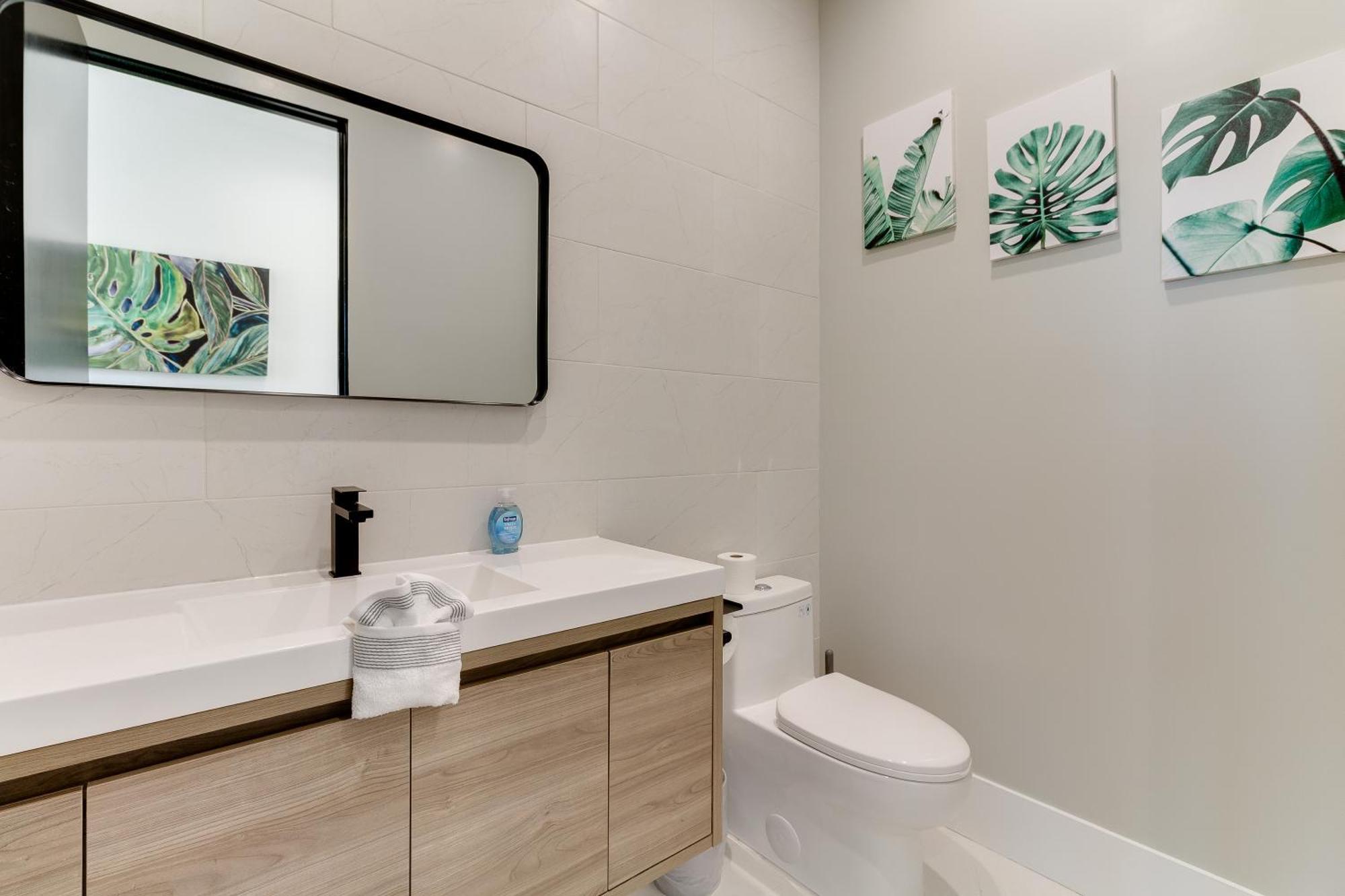 Brand New Modern 4 Bedroom House Pickfair Village * Los Angeles