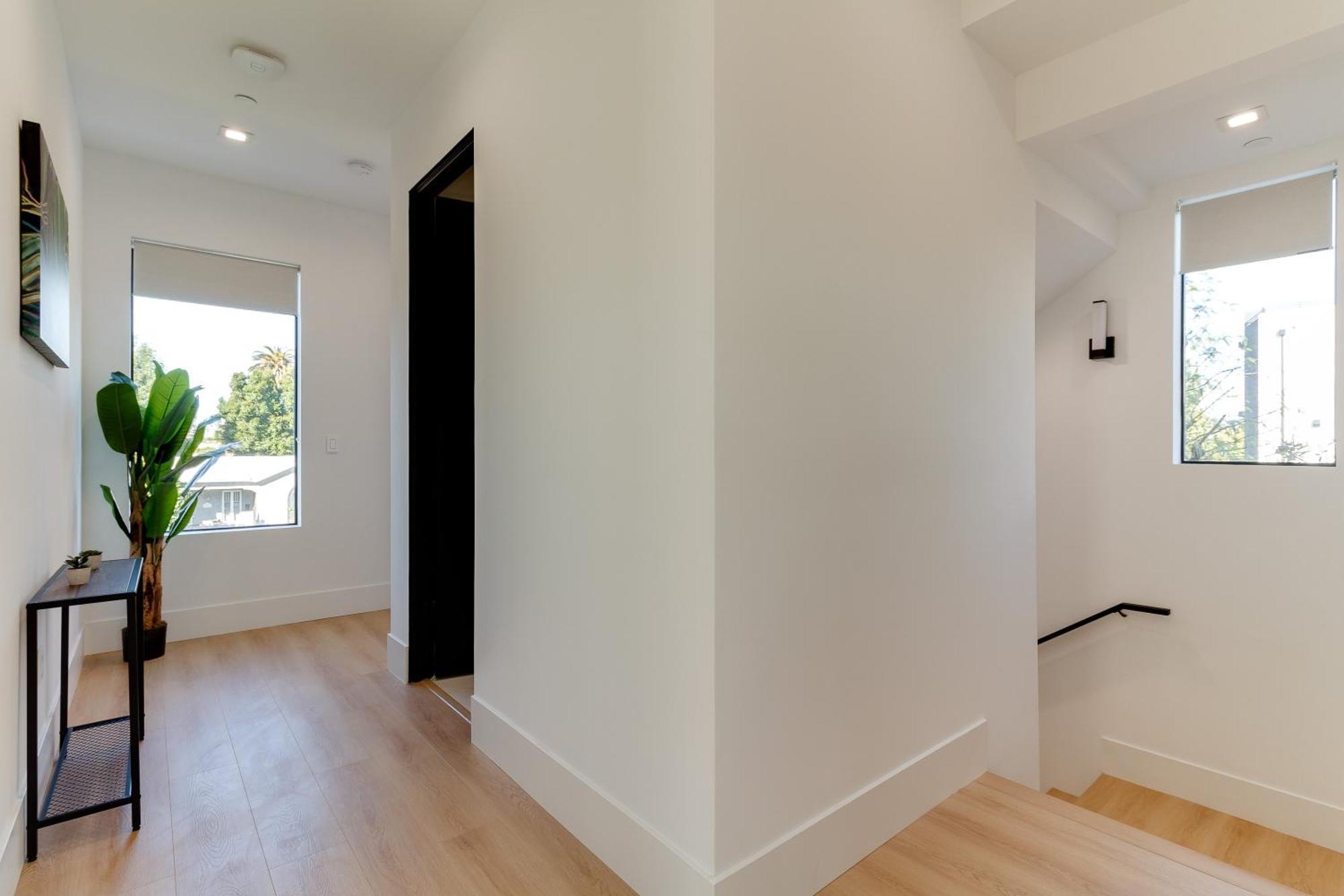 Brand New Modern 4 Bedroom House Pickfair Village Los Angeles