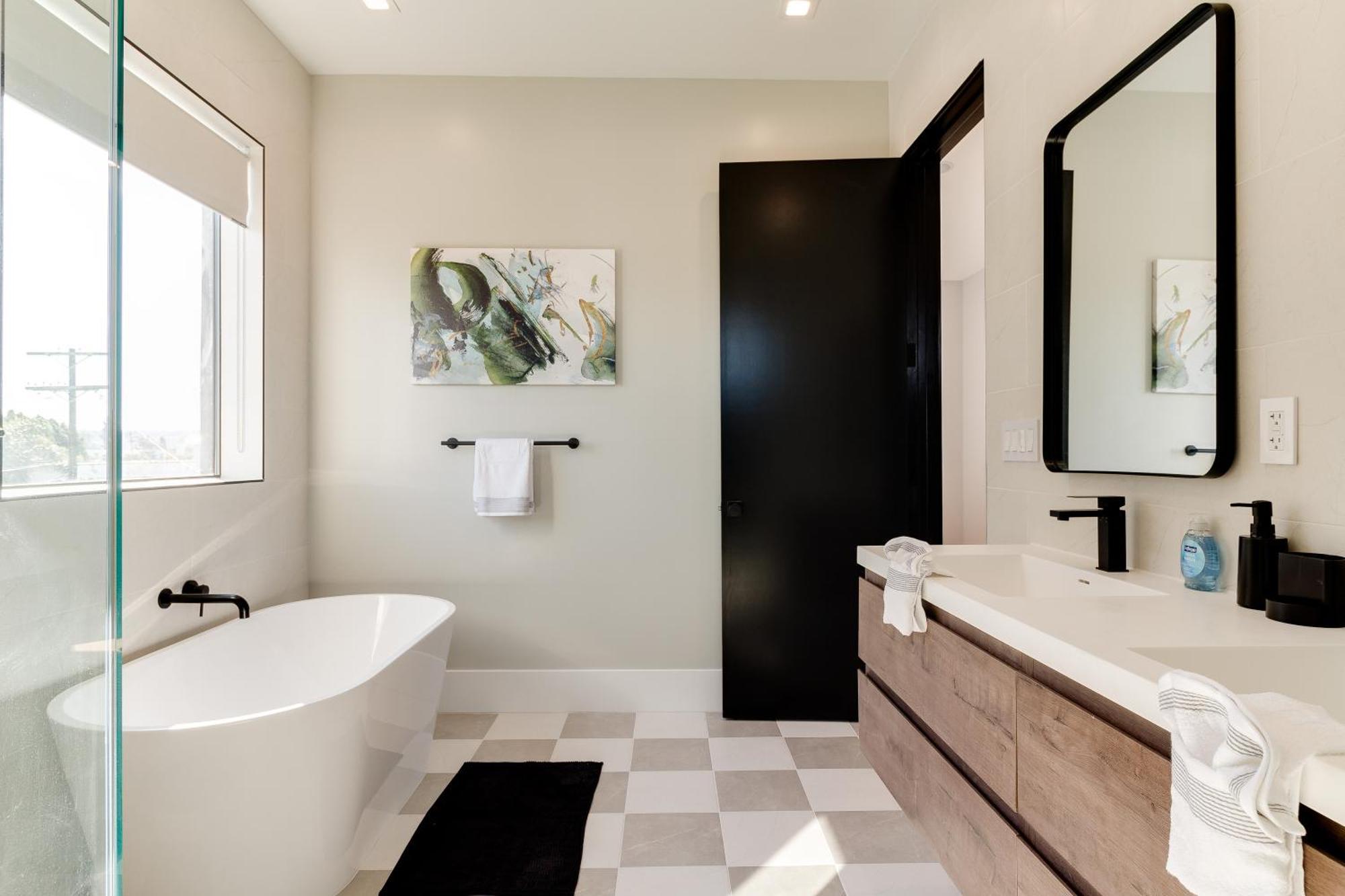 Brand New Modern 4 Bedroom House Pickfair Village Holiday home Los Angeles