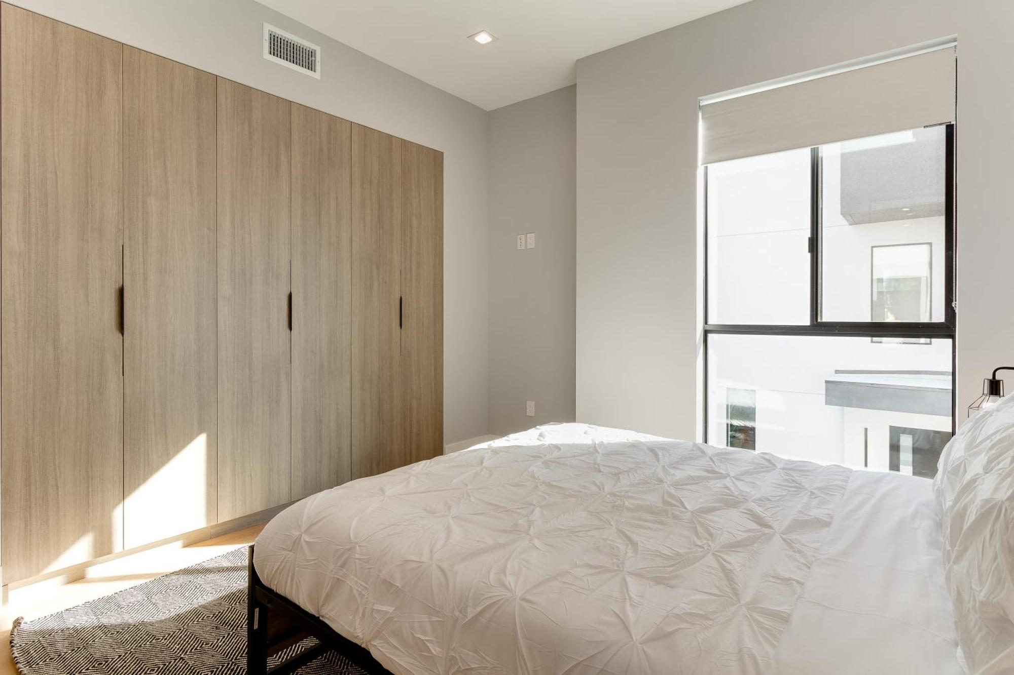 Brand New Modern 4 Bedroom House Pickfair Village Los Angeles
