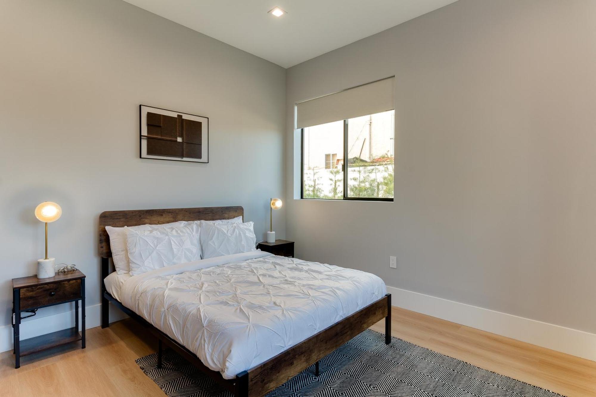 Brand New Modern 4 Bedroom House Pickfair Village * Los Angeles