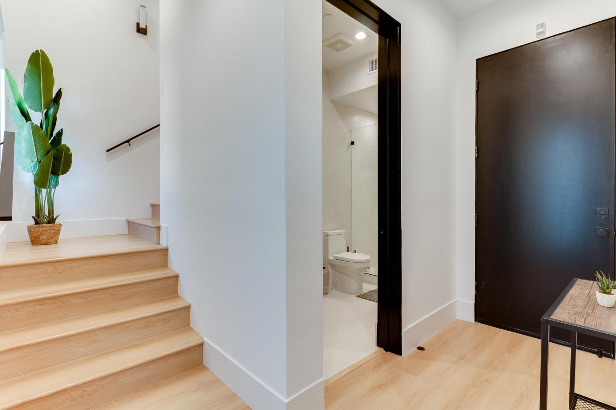 Brand New Modern 4 Bedroom House Pickfair Village Los Angeles