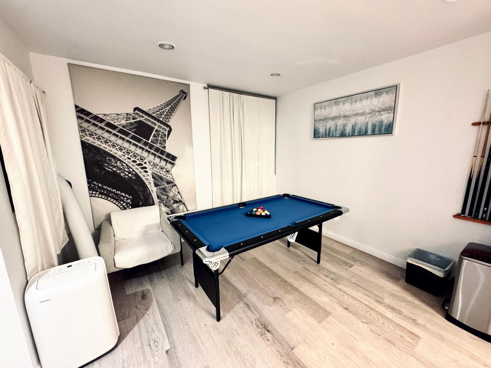 Amazing Large 2 Bedroom West Hollywood Apartment
