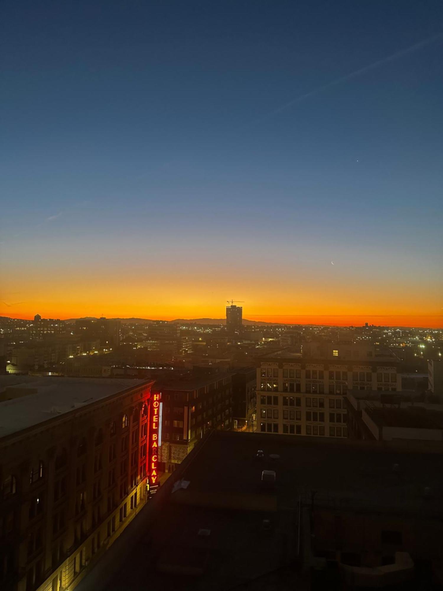 The Continental Dtla Loft