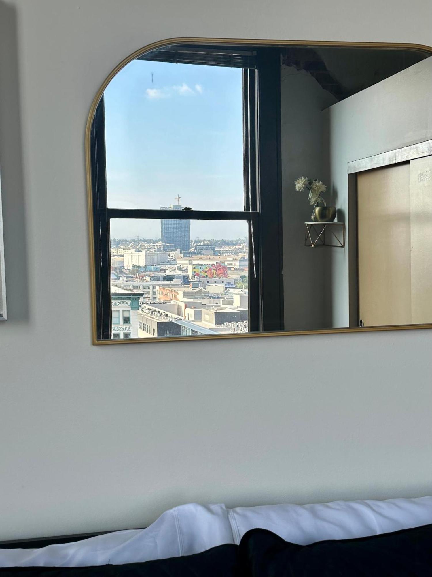 The Continental Dtla Loft