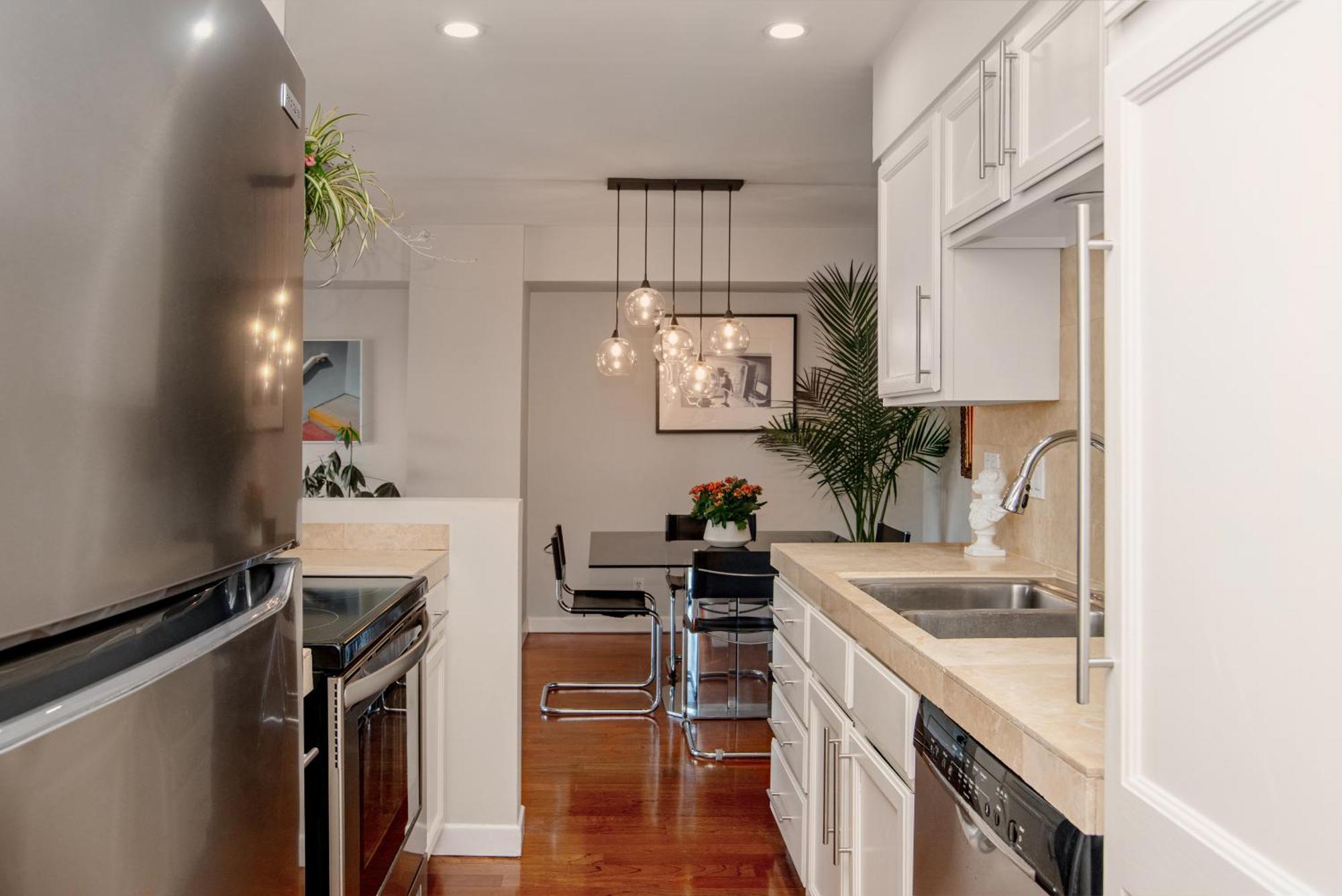 Apartment The Sunset Blvd Luxury High-rise, 180 Views