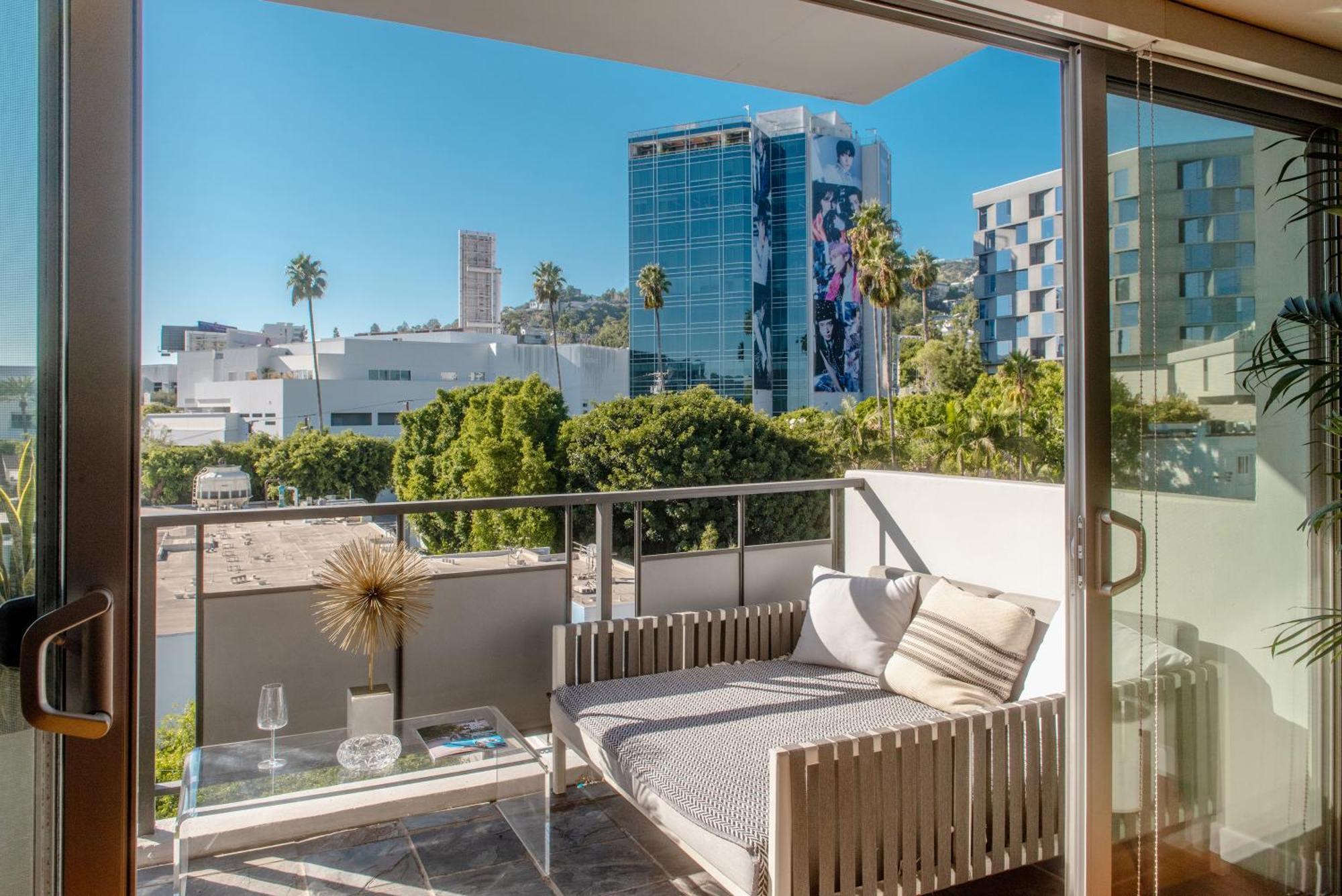 The Sunset Blvd Luxury High-rise, 180 Views * Los Angeles