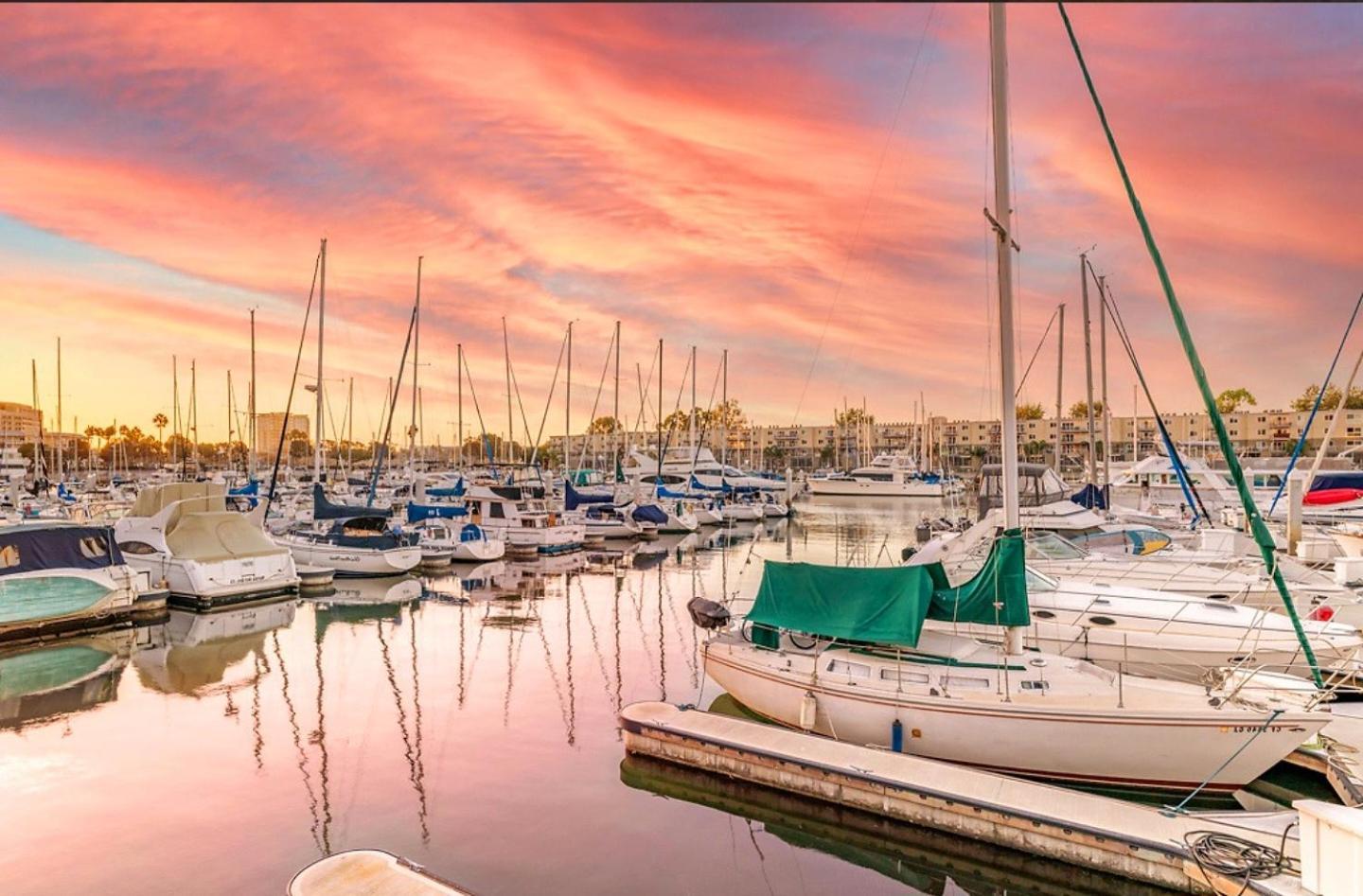 Luxury Space In The Marina Hotel