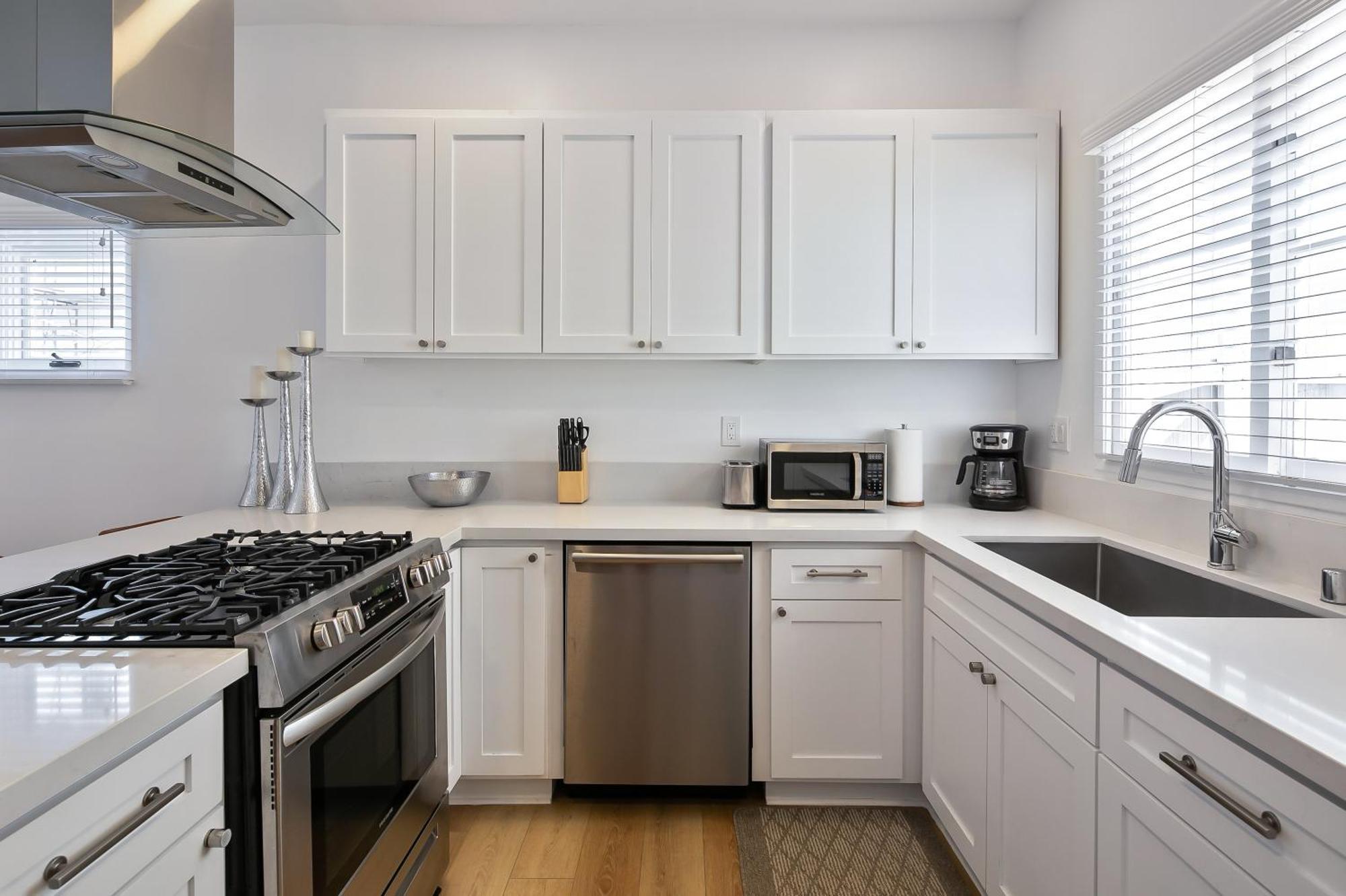 Exclusive 2bd 3ba With Balcony *