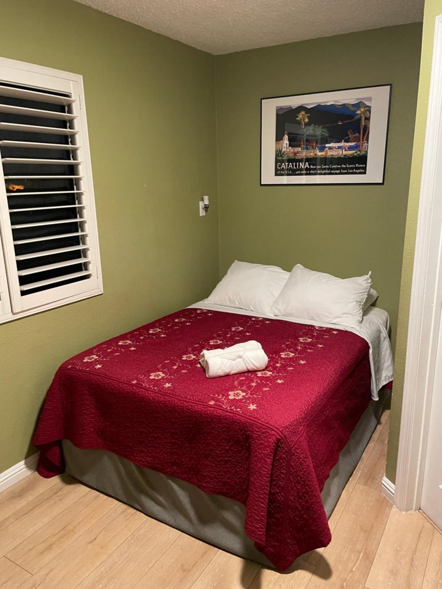 Hospedagem domiciliar Private In Angeles With Ac, Wifi, Smart Tv, Work Desk Near Sofi Stadium
