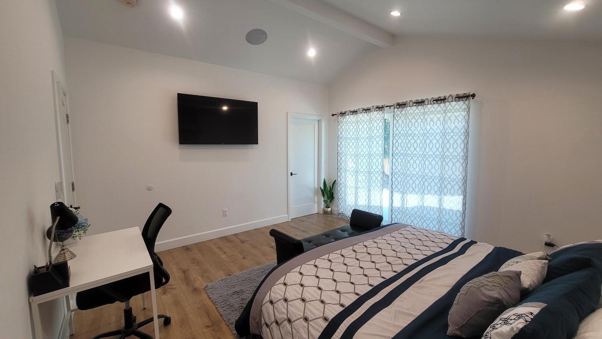 Gated Private House With Own Parking Sherman Oaks * Los Angeles