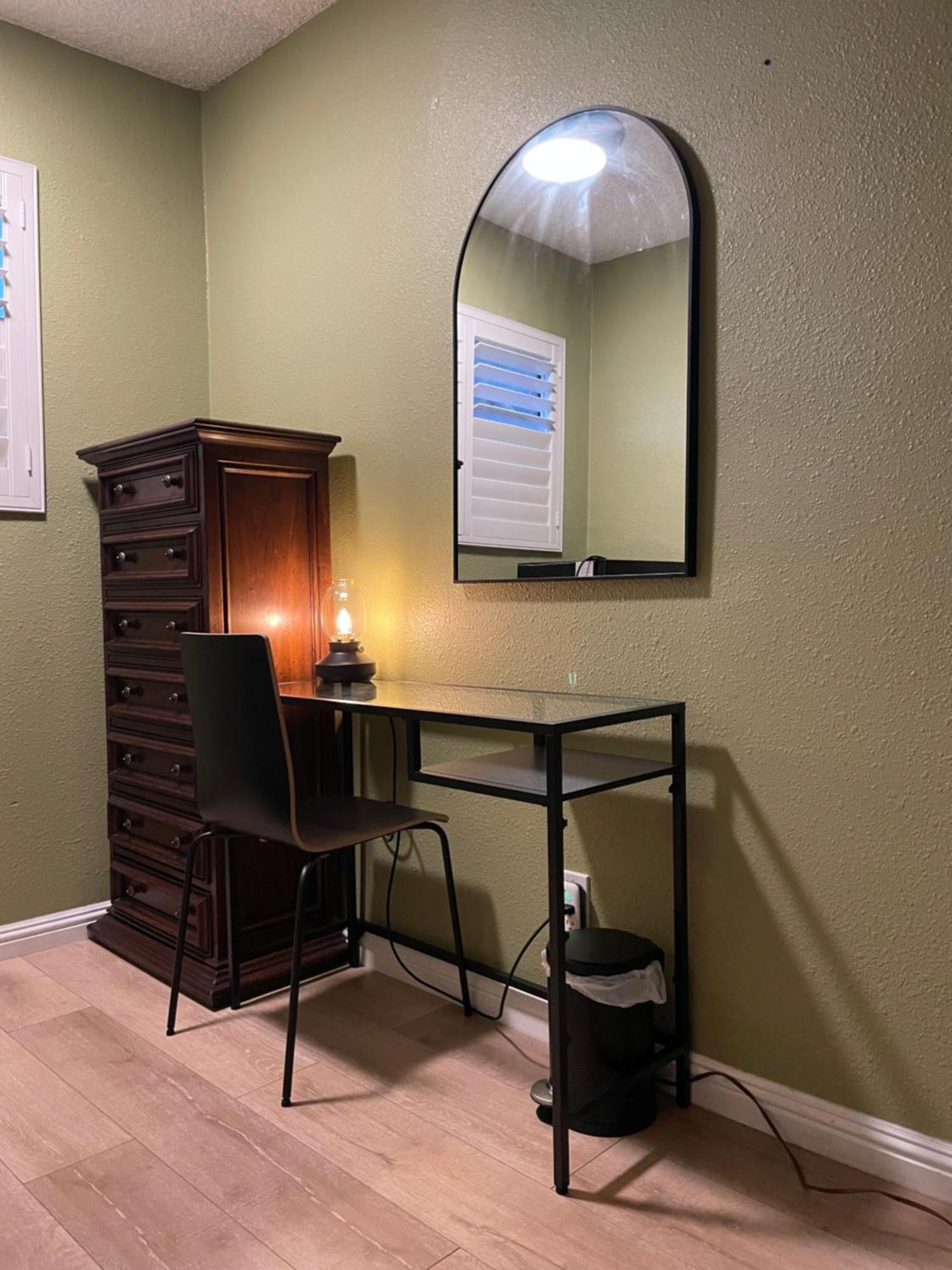 Hospedagem domiciliar Private In Angeles With Ac, Wifi, Smart Tv, Work Desk Near Sofi Stadium *