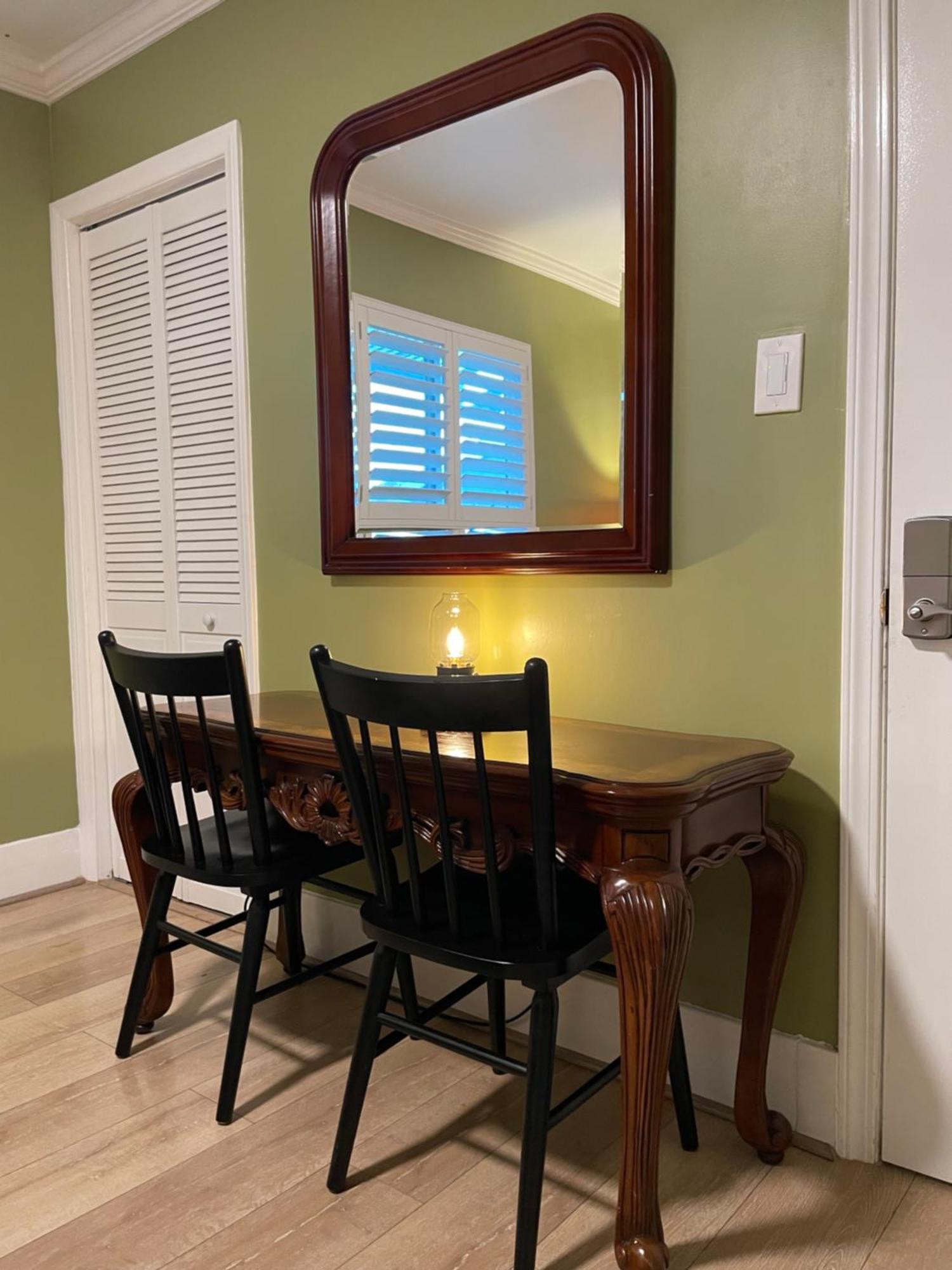 Homestay Private La Bedroom W Private Half-bathroom - Ac - Wifi - Private Fridge -smart Tv Los Angeles