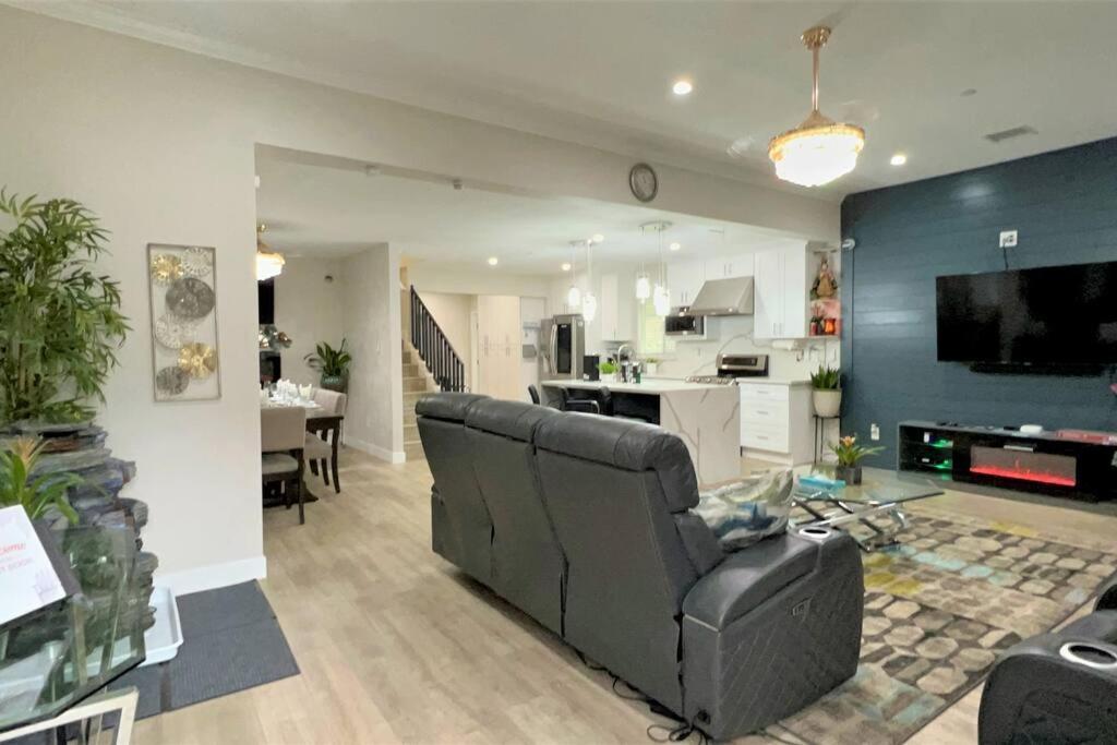 Family/pet Friendly Near Hollywood & Pasadena *
