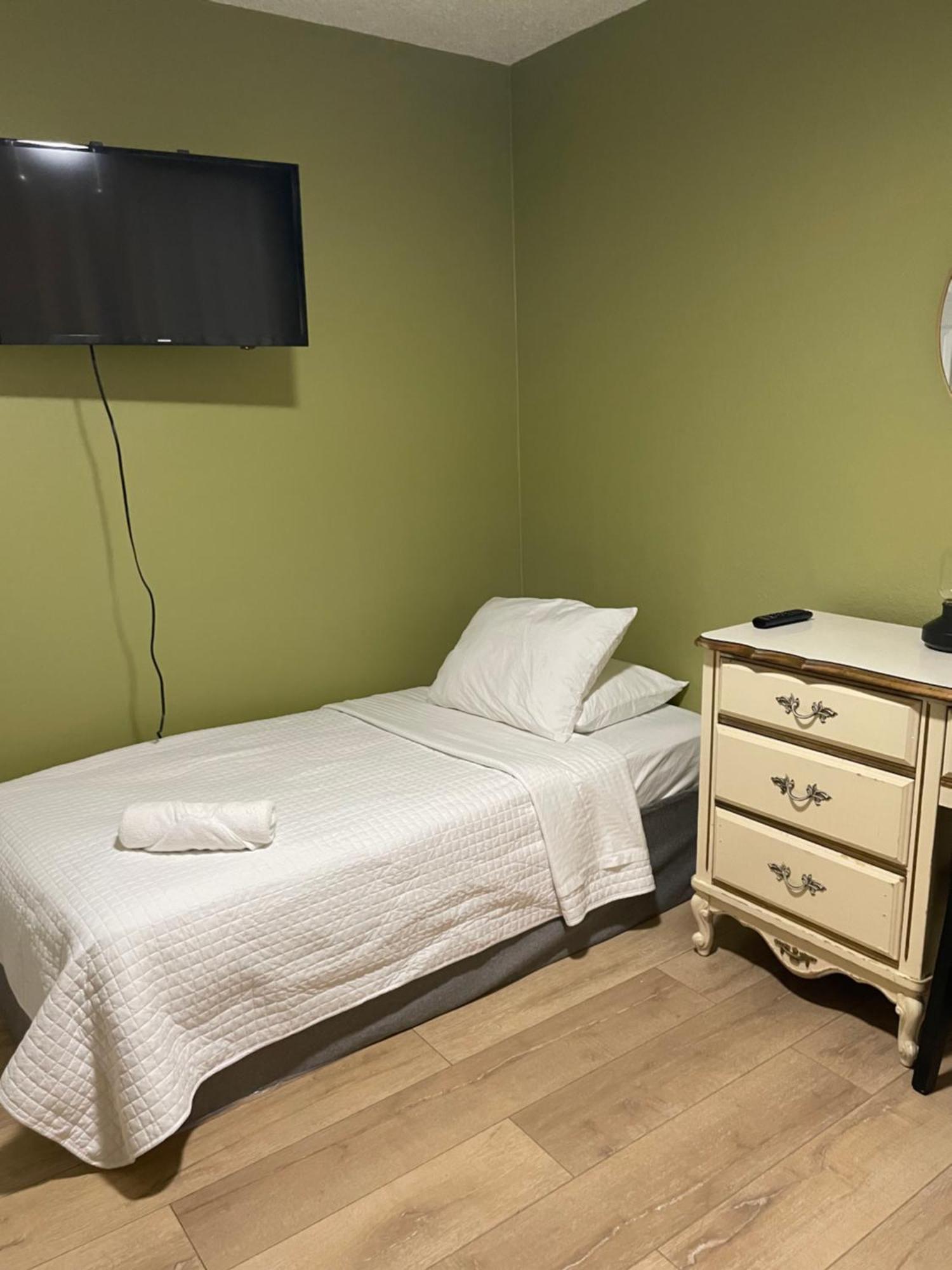 Homestay Private In Angeles With Wifi And Ac And Private Fridge!!! Los Angeles