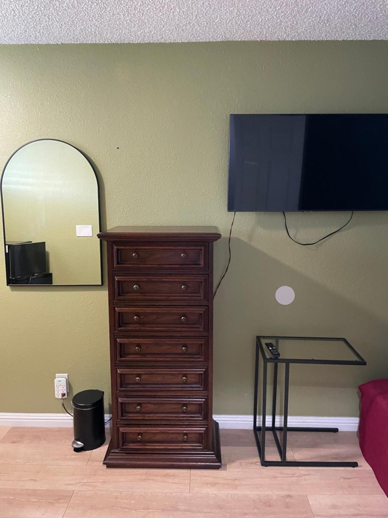 Private In Angeles With Ac, Wifi, Smart Tv, Work Desk Near Sofi Stadium *