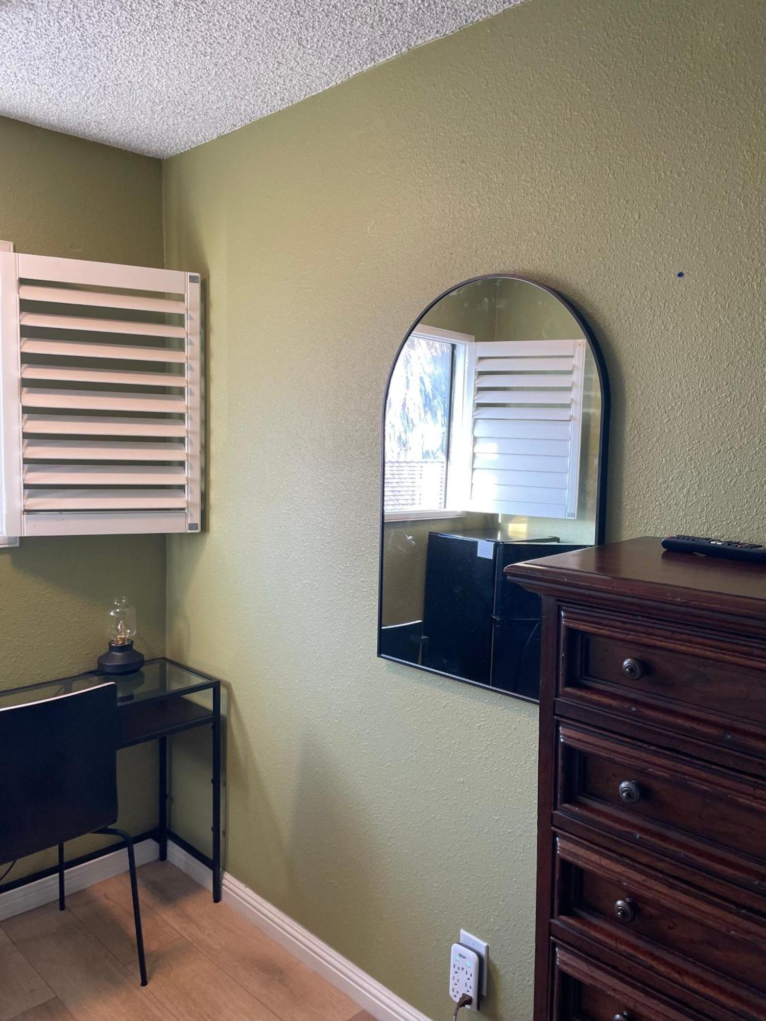 Hospedagem domiciliar Private In Angeles With Ac, Wifi, Smart Tv, Work Desk Near Sofi Stadium Los Angeles