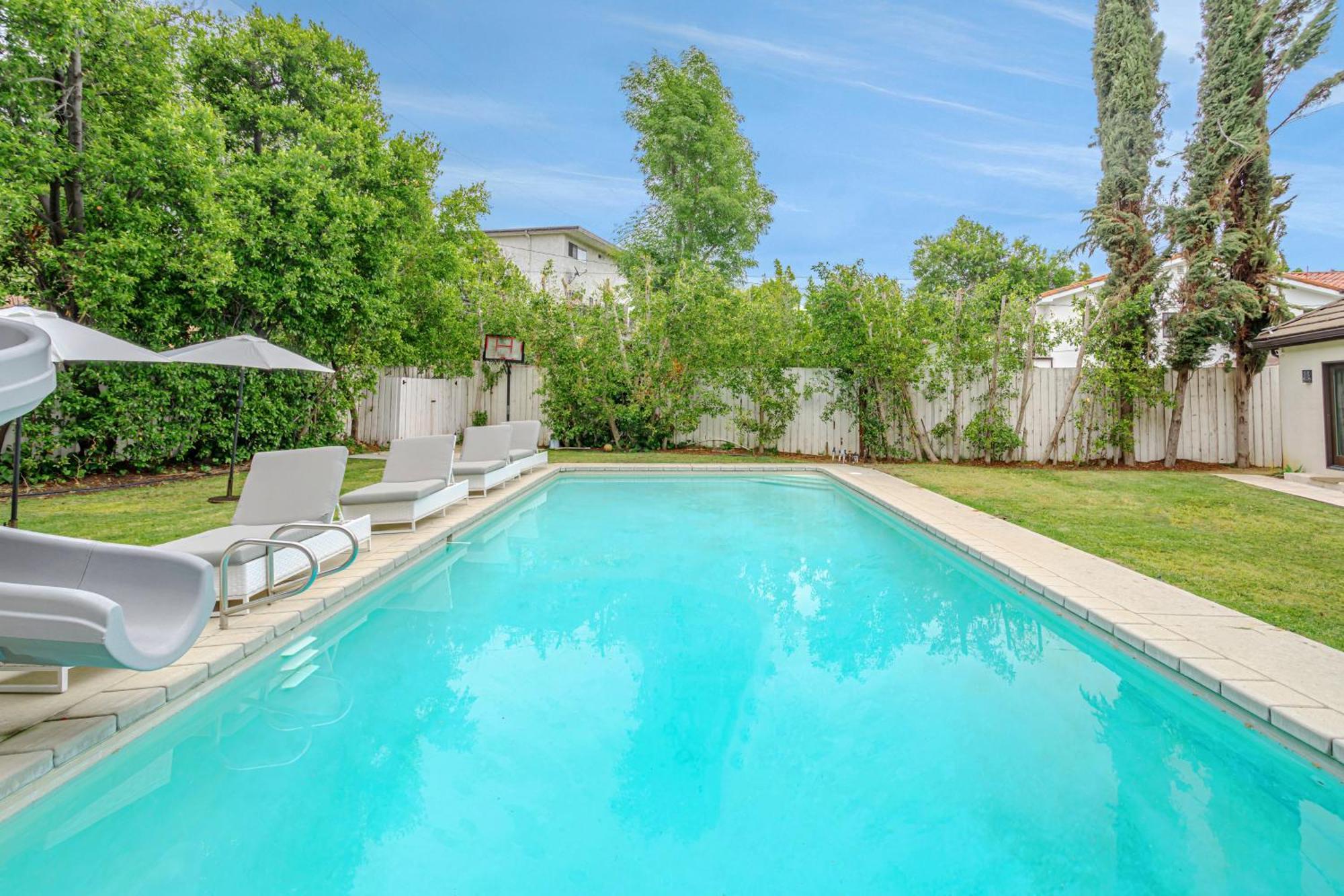 Exquisite Oasis Near Universal With Large Pool