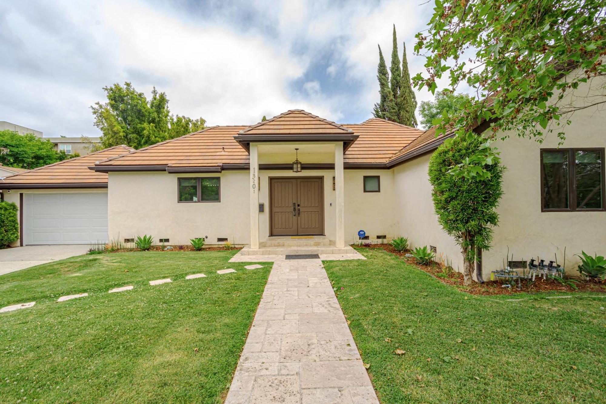 Holiday home Exquisite Oasis Near Universal With Large Pool Los Angeles