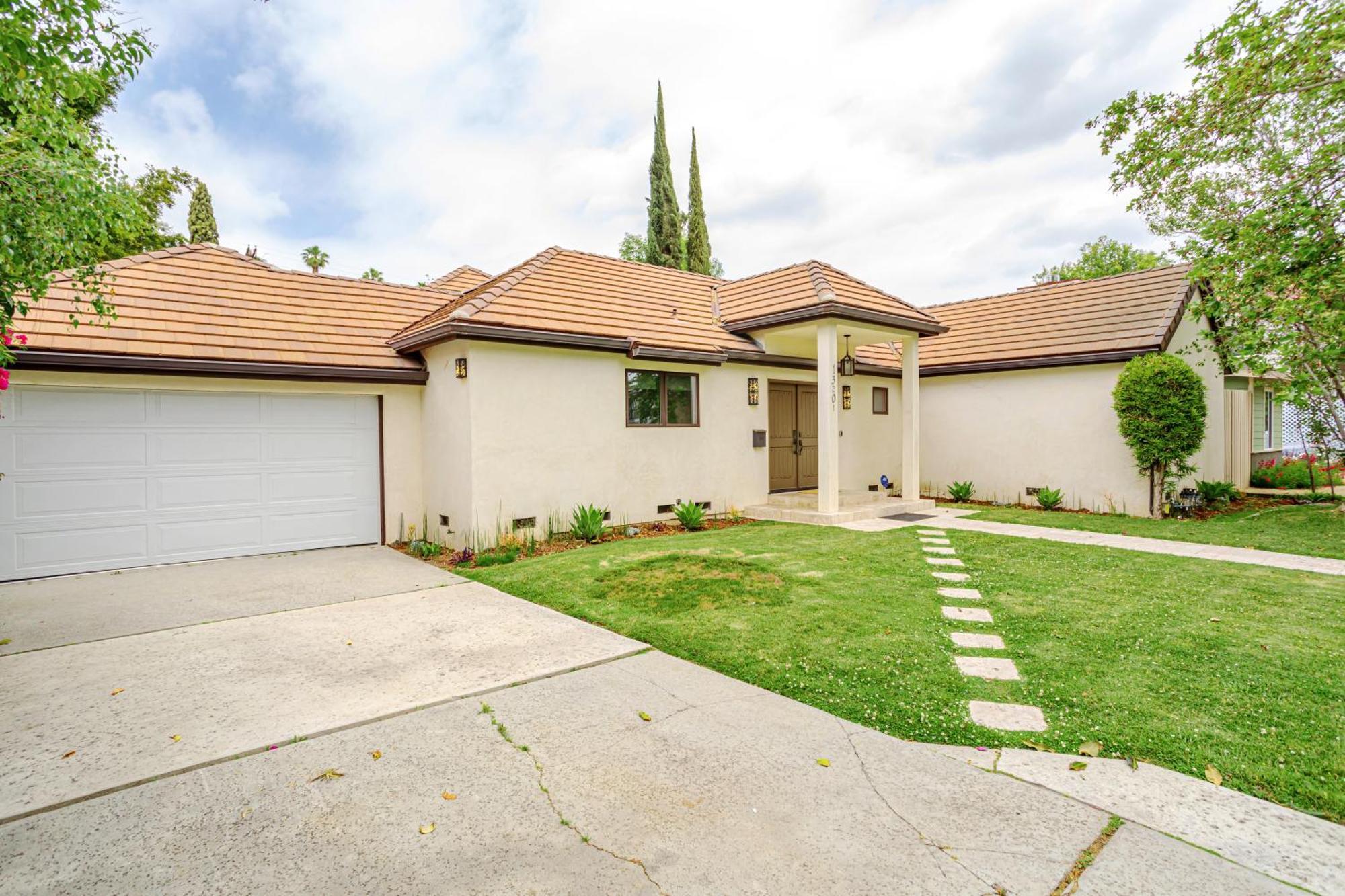 Exquisite Oasis Near Universal With Large Pool * Los Angeles