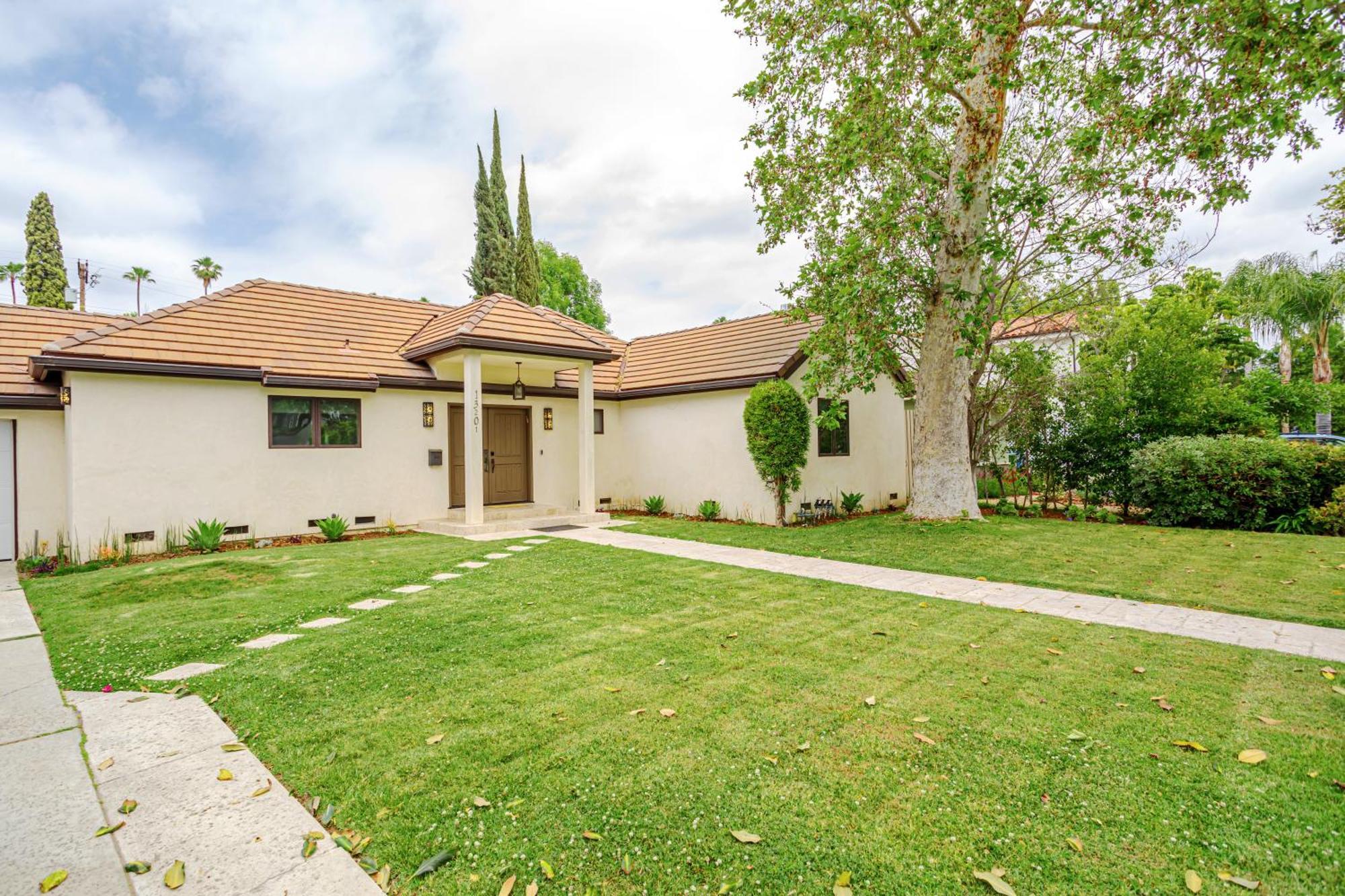 Exquisite Oasis Near Universal With Large Pool * Los Angeles