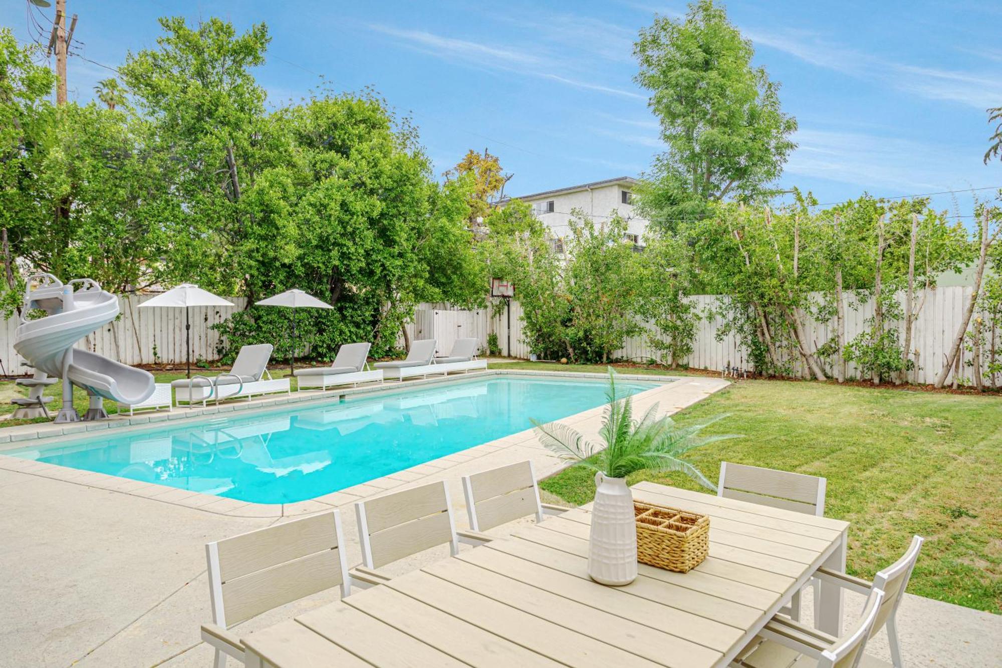 Exquisite Oasis Near Universal With Large Pool