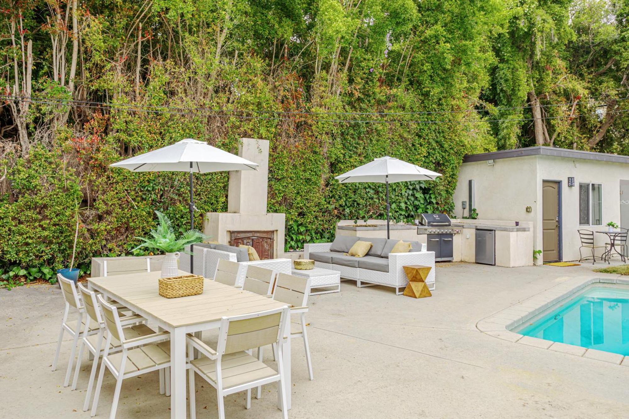 Exquisite Oasis Near Universal With Large Pool Holiday home