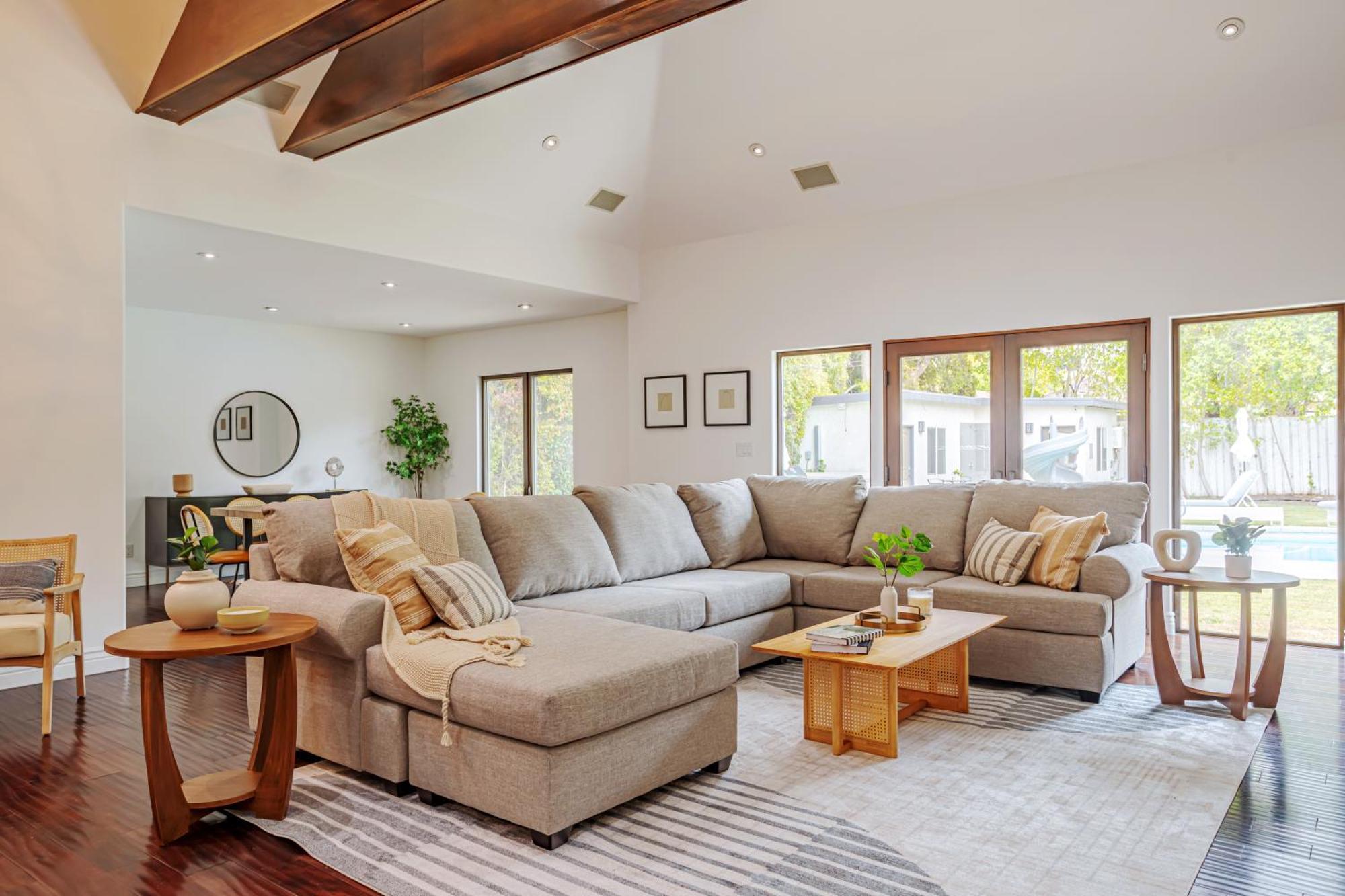 Holiday home Exquisite Oasis Near Universal With Large Pool Los Angeles