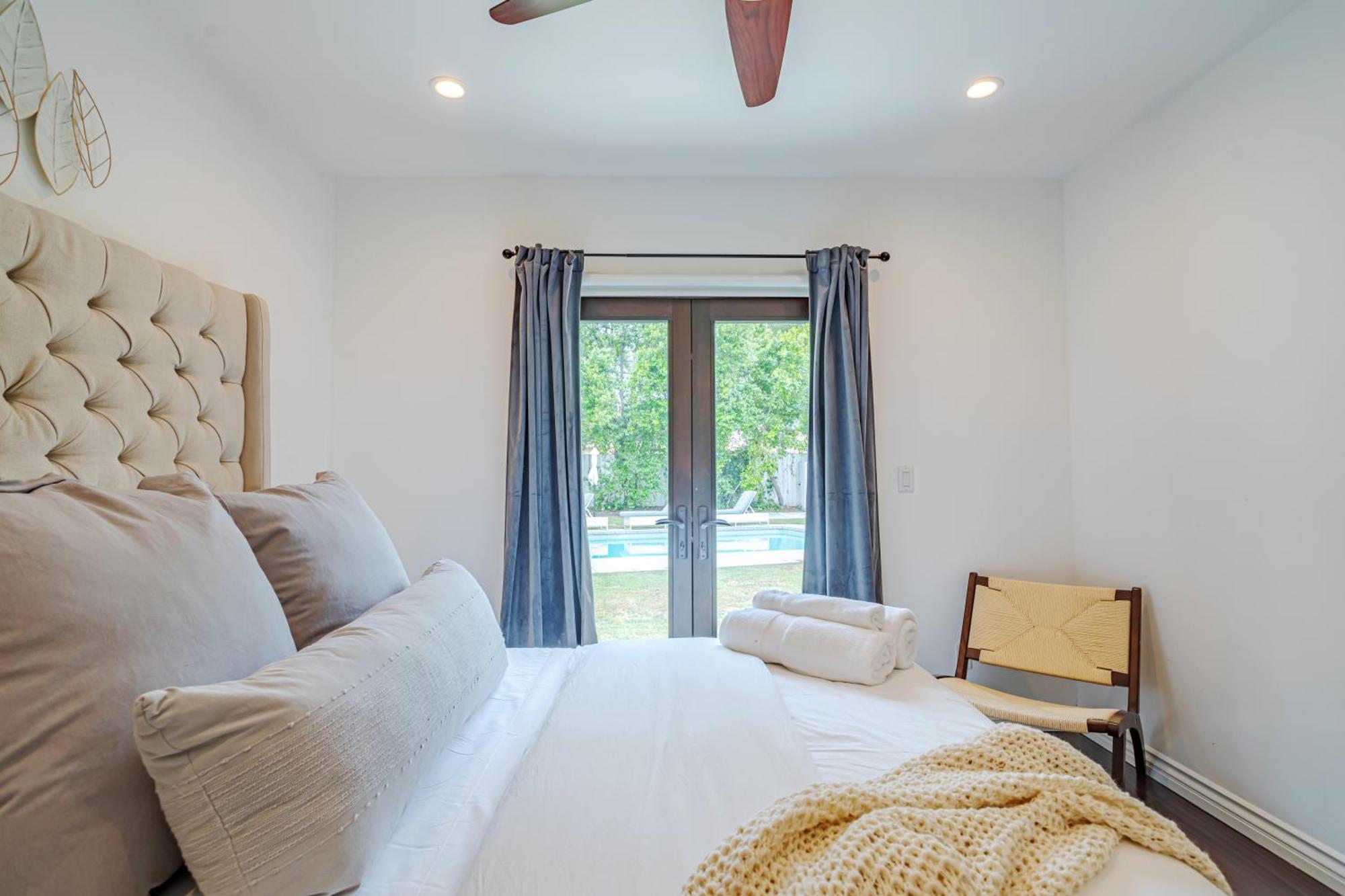 Exquisite Oasis Near Universal With Large Pool