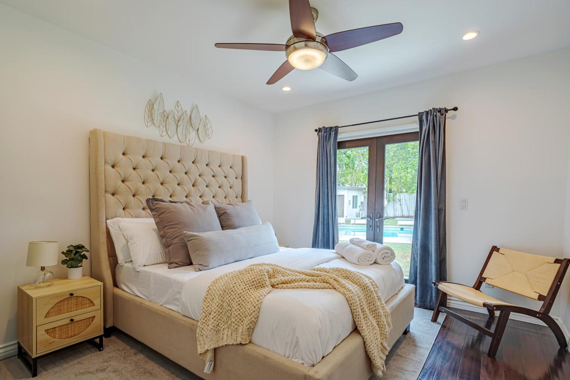 Exquisite Oasis Near Universal With Large Pool *