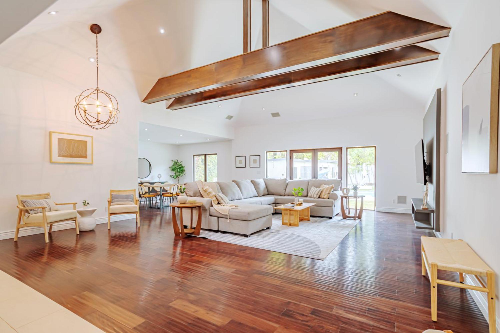 Exquisite Oasis Near Universal With Large Pool