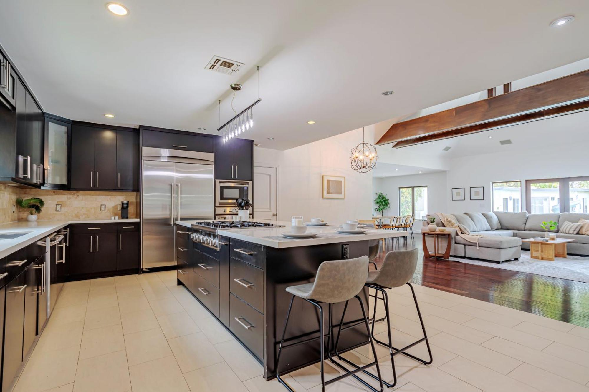 Exquisite Oasis Near Universal With Large Pool Holiday home *