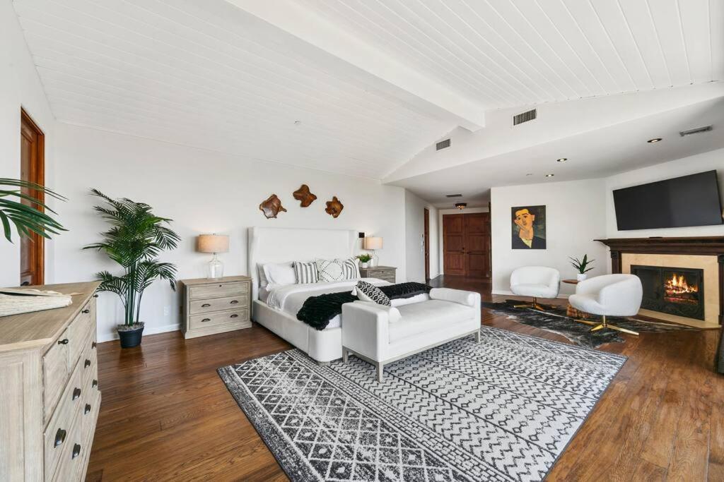 Hollywood Hills Luxury Spanish Estate With Pool & Views Villa