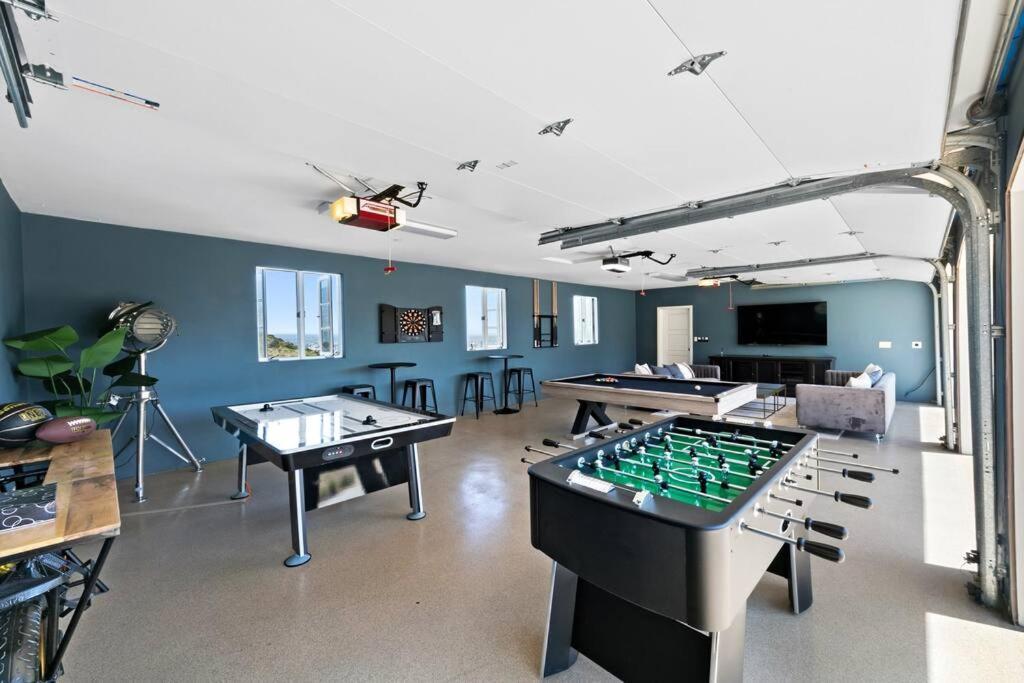 Hollywood Hills Luxury Spanish Estate With Pool & Views *