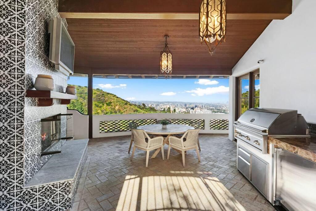 Hollywood Hills Luxury Spanish Estate With Pool & Views Villa Los Angeles